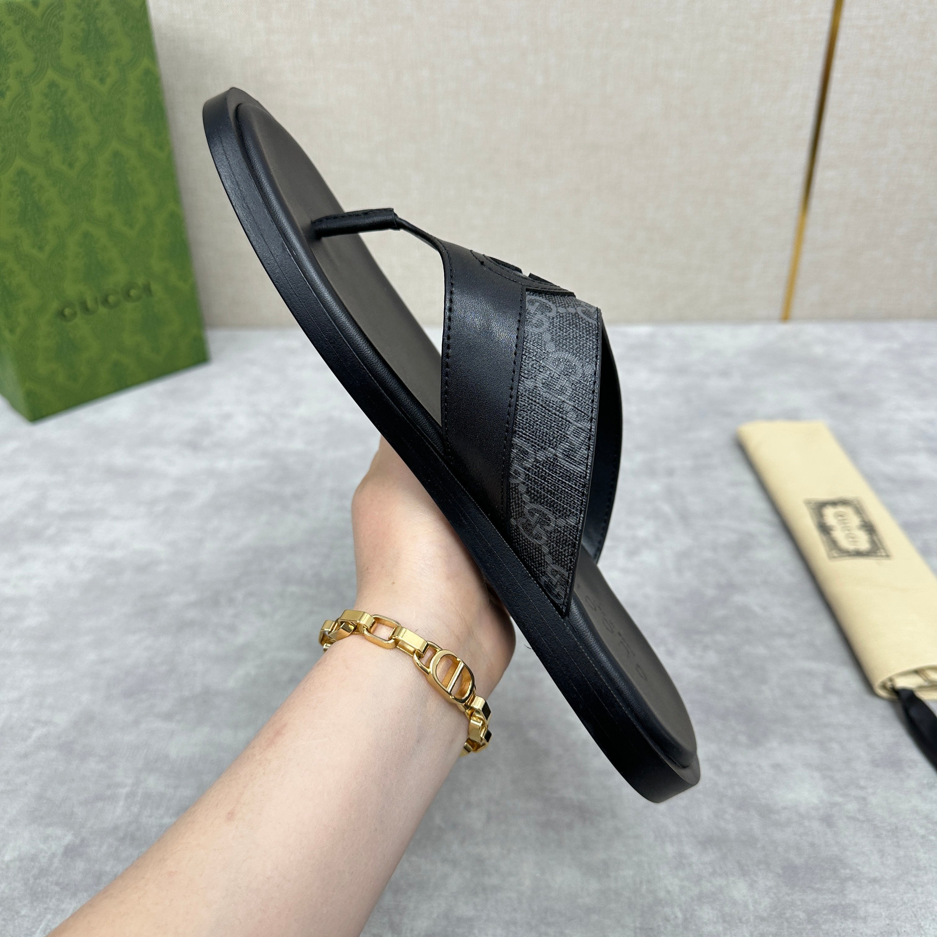 GG Men's Thong Sandals Black Canvas Cowhide 542951