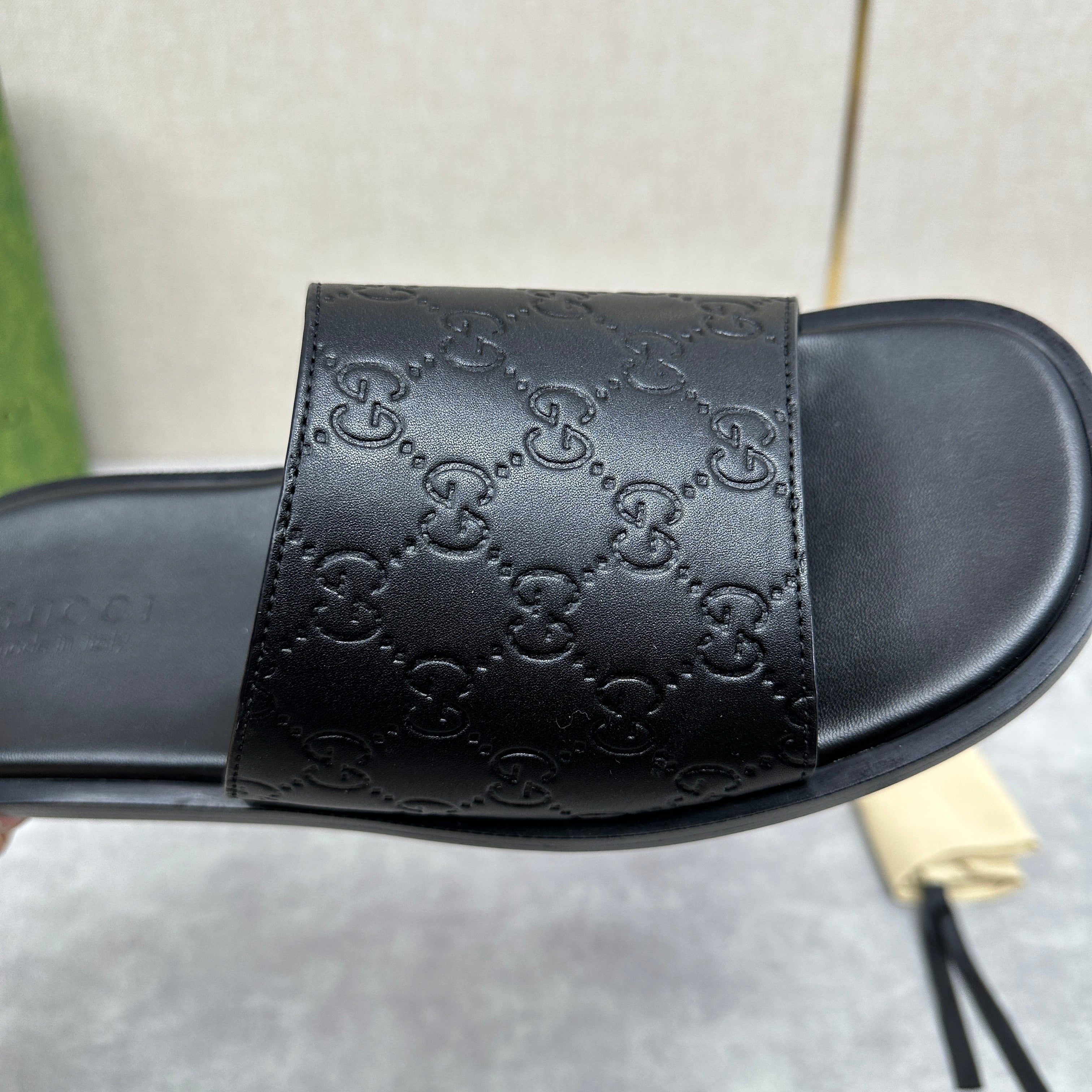 GG Men's slide black cowhide 542957