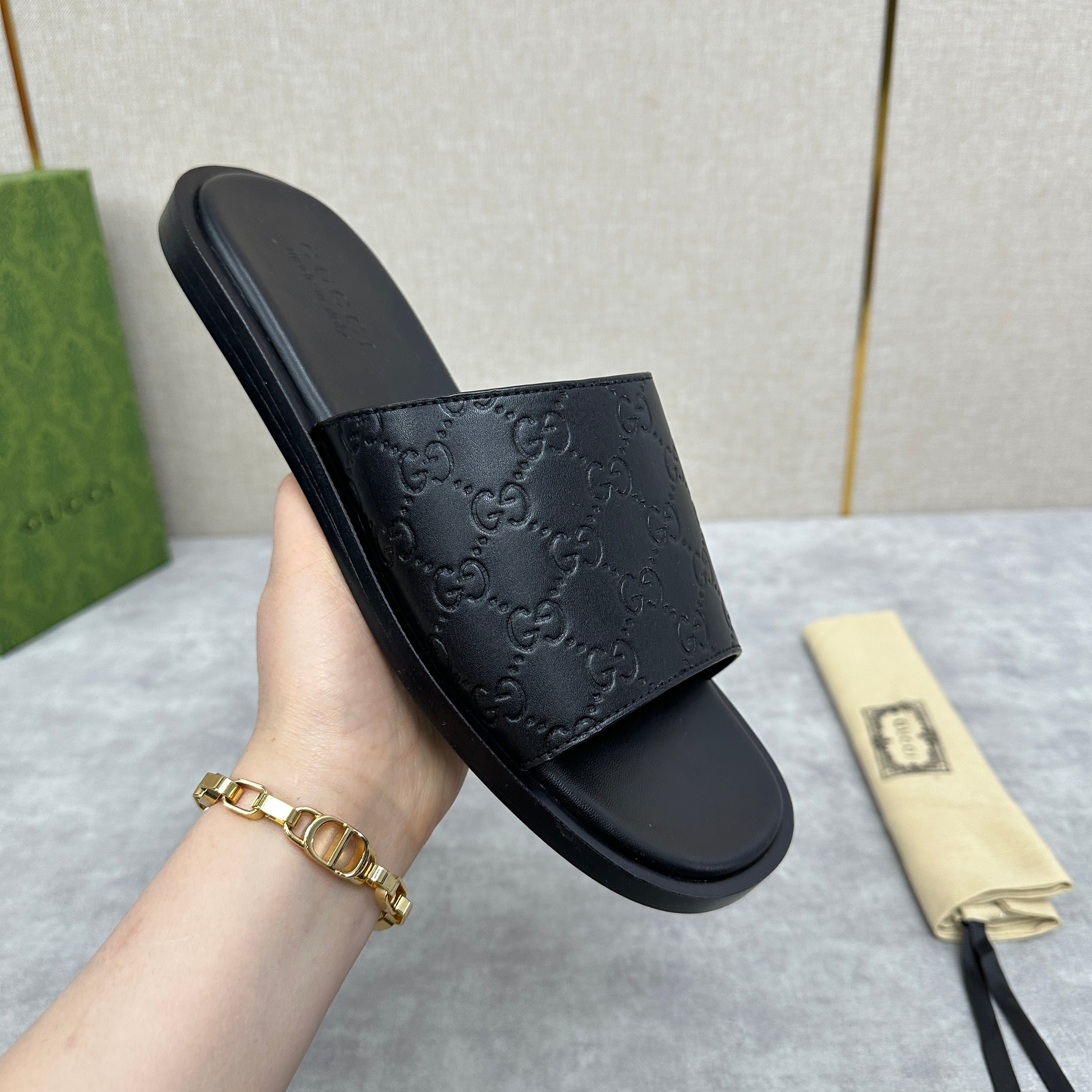 GG Men's slide black cowhide 542957