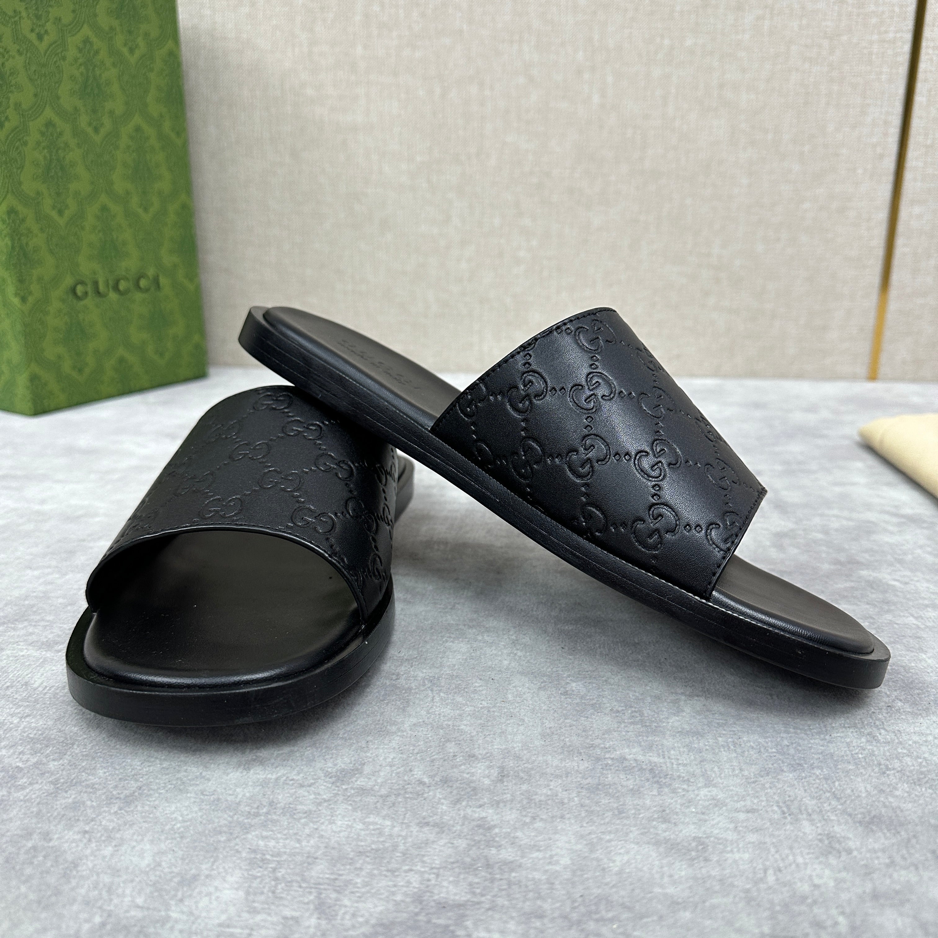 GG Men's slide black cowhide 542957