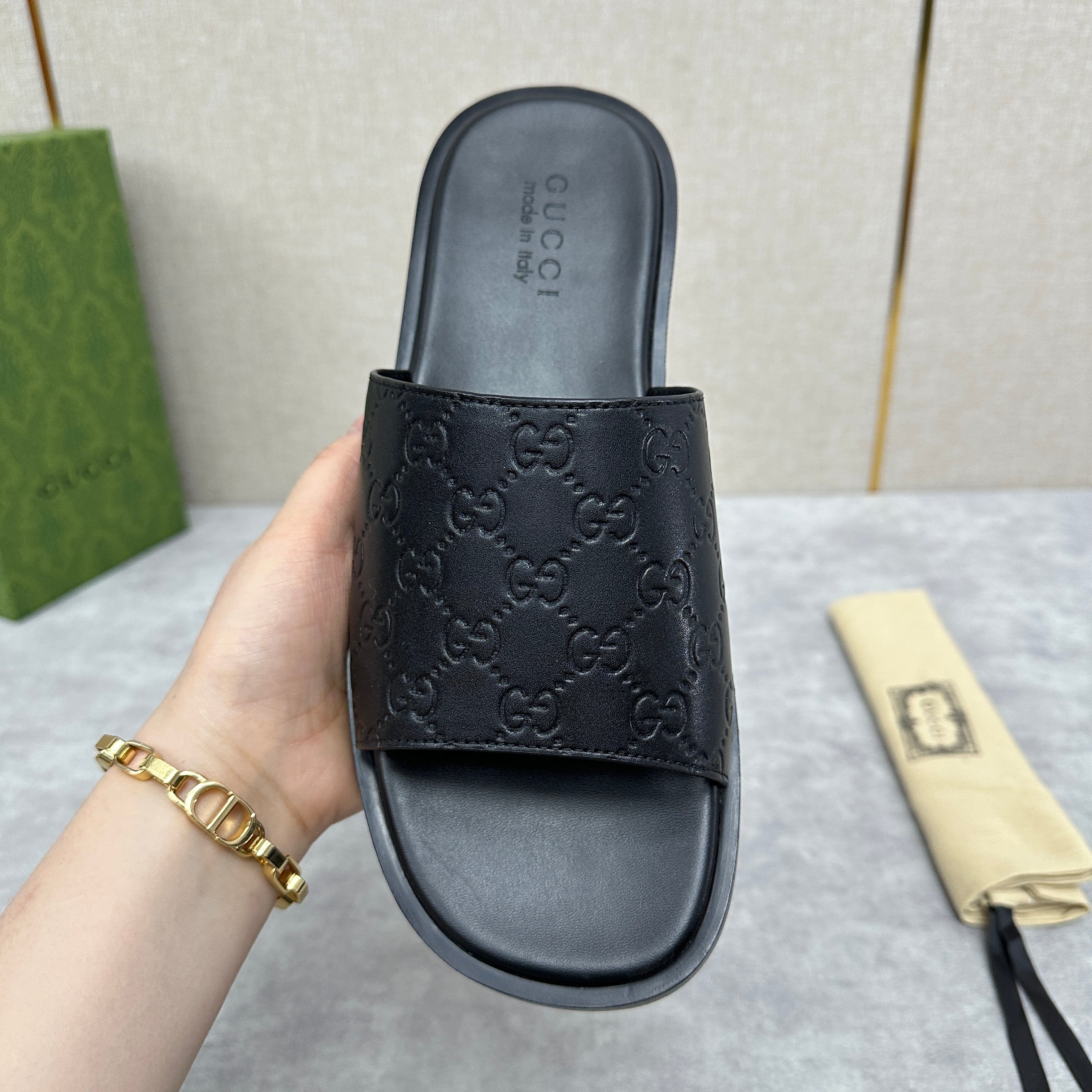 GG Men's slide black cowhide 542957