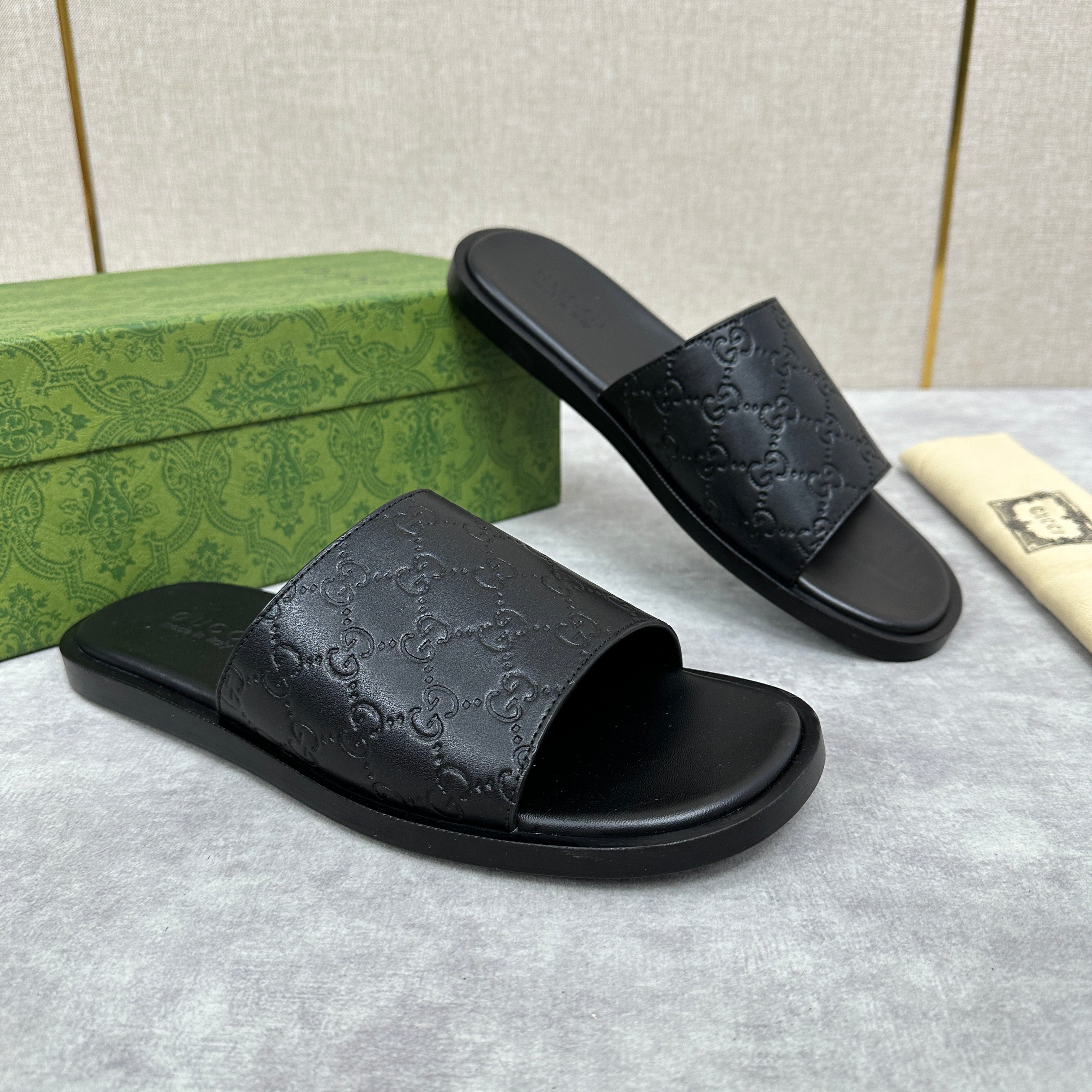 GG Men's slide black cowhide 542957