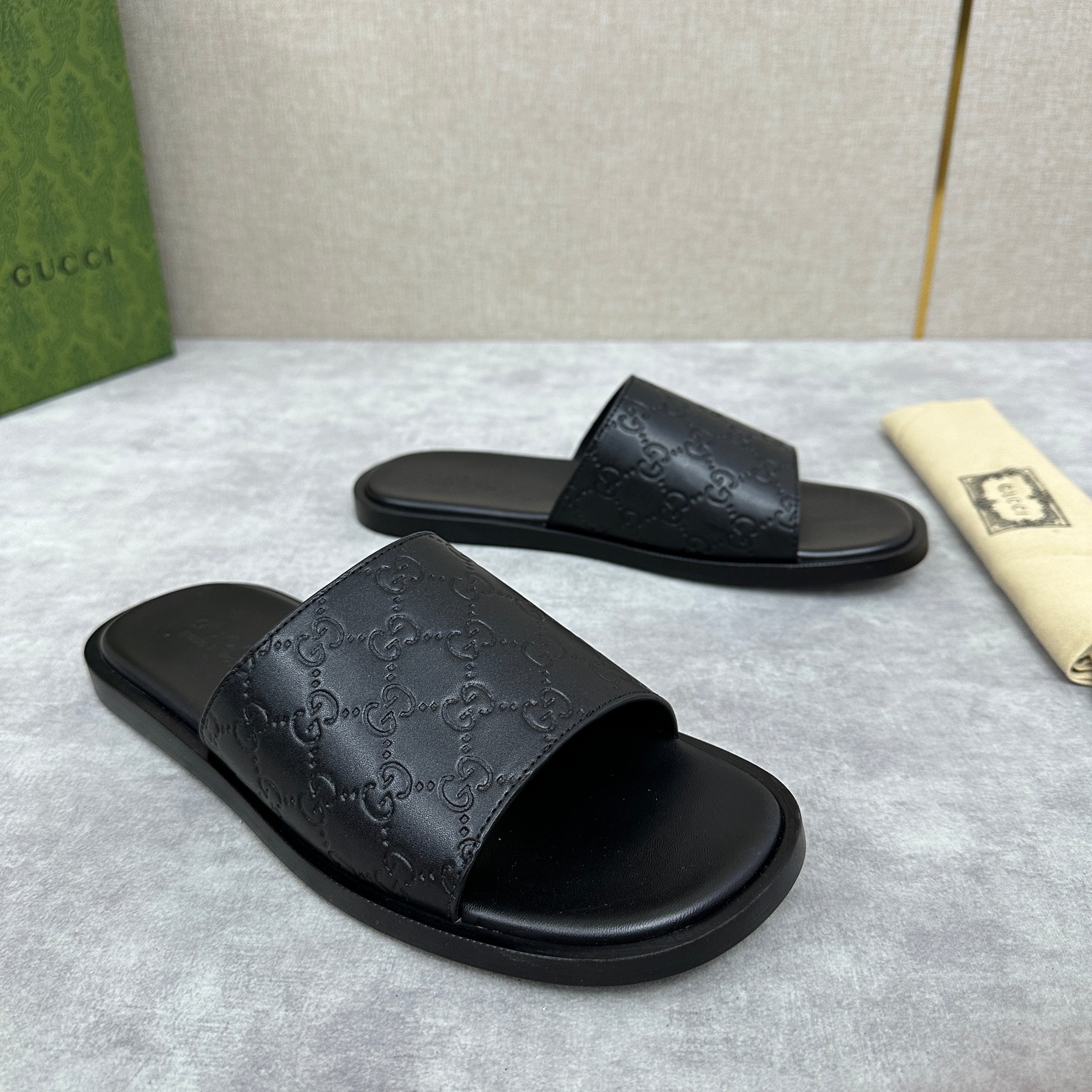 GG Men's slide black cowhide 542957