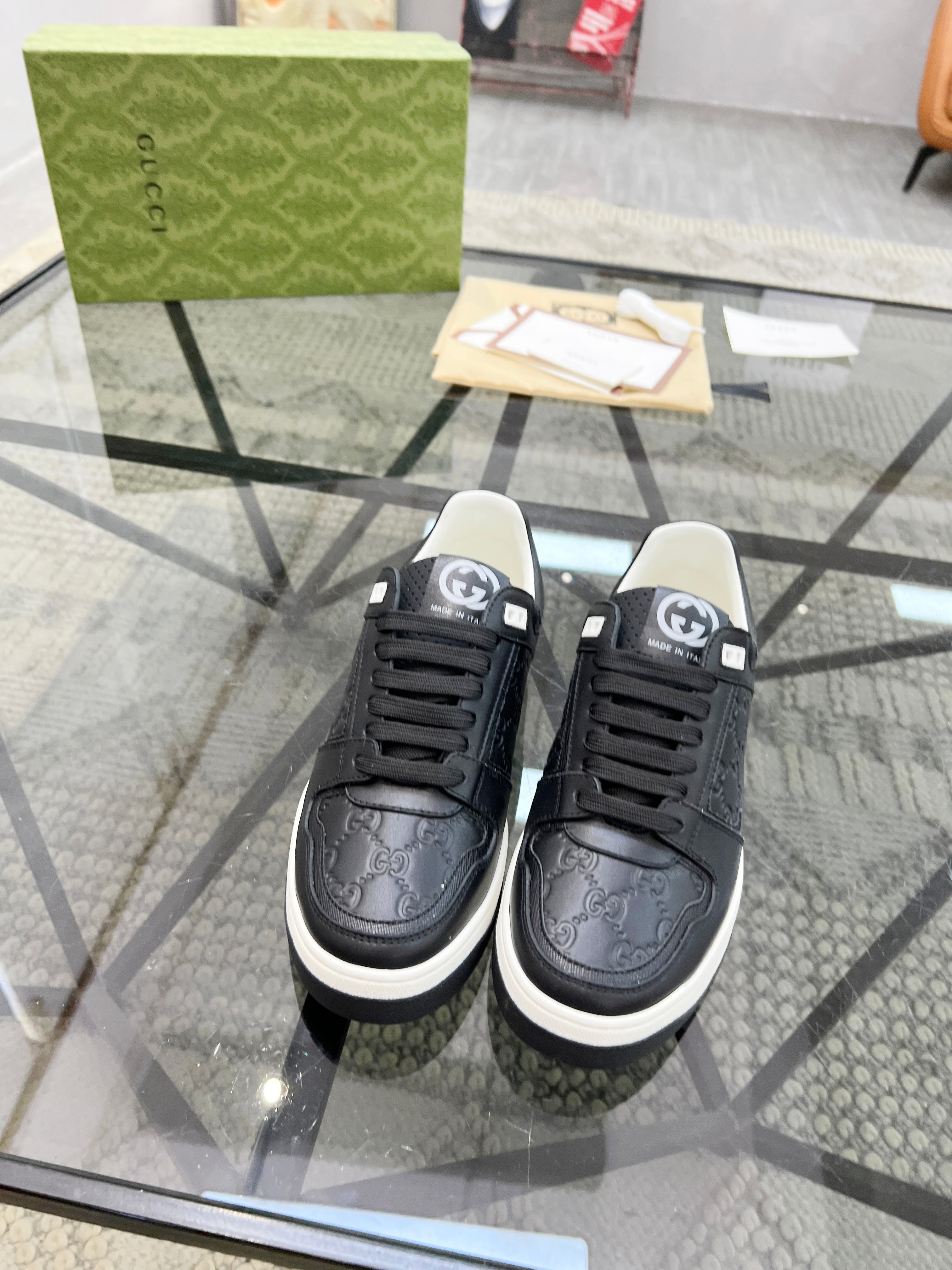 GG Men's Sneaker Black White Embossed Cowhide 525909