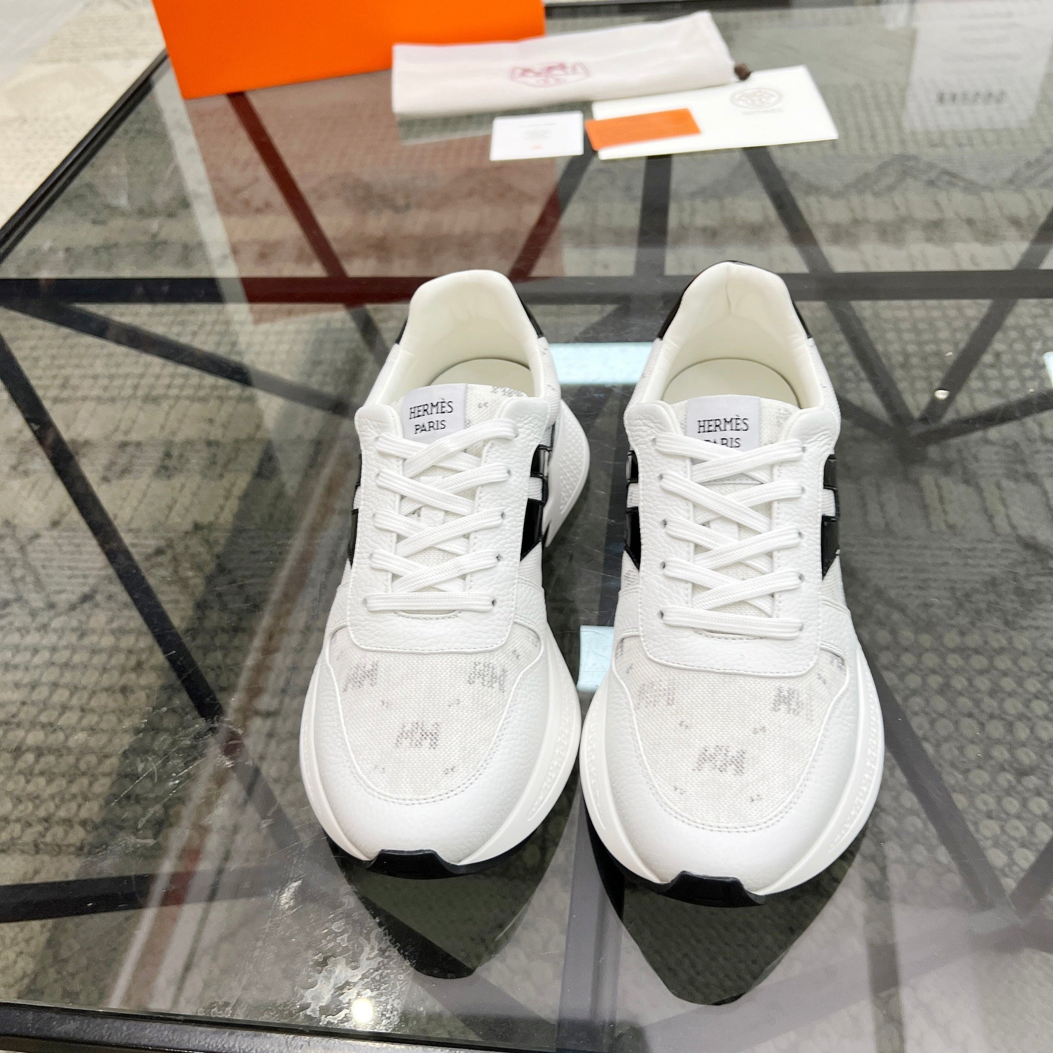 HM Men's Sneaker White Cowhide Fabric 603855