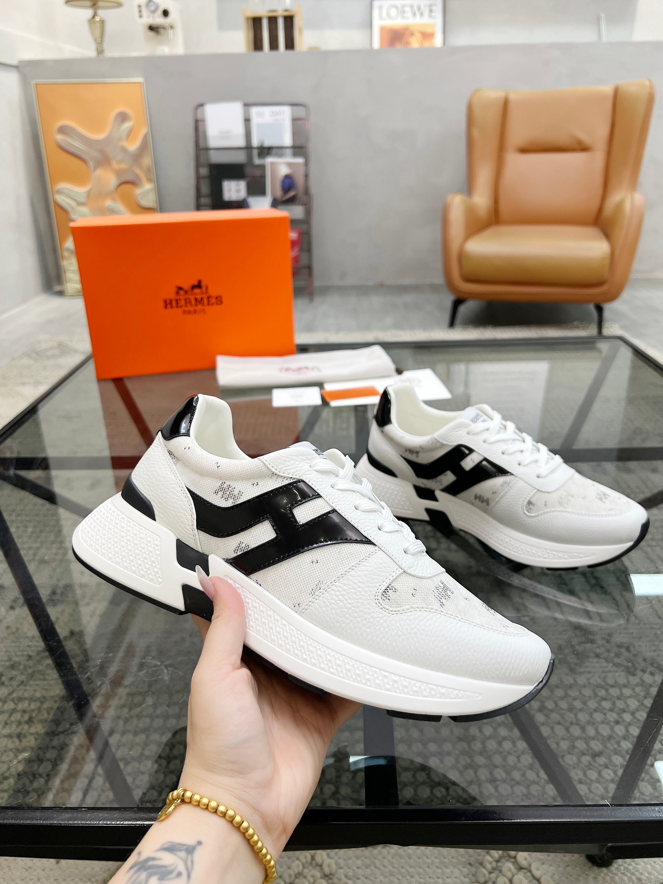 HM Men's Sneaker White Cowhide Fabric 603855