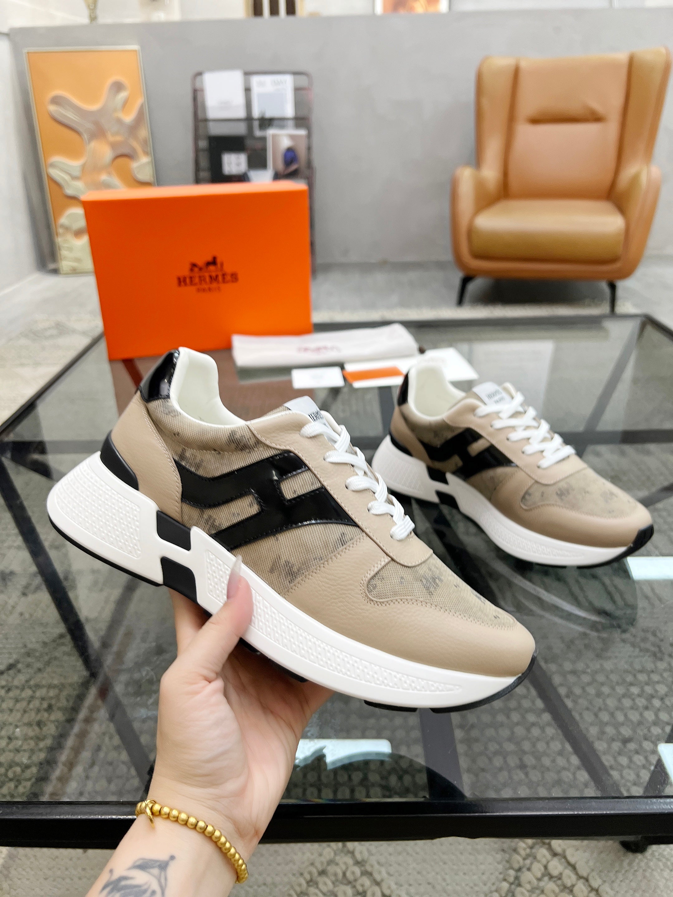 HM Men's Sneaker Beige Cowhide Fabric 603857