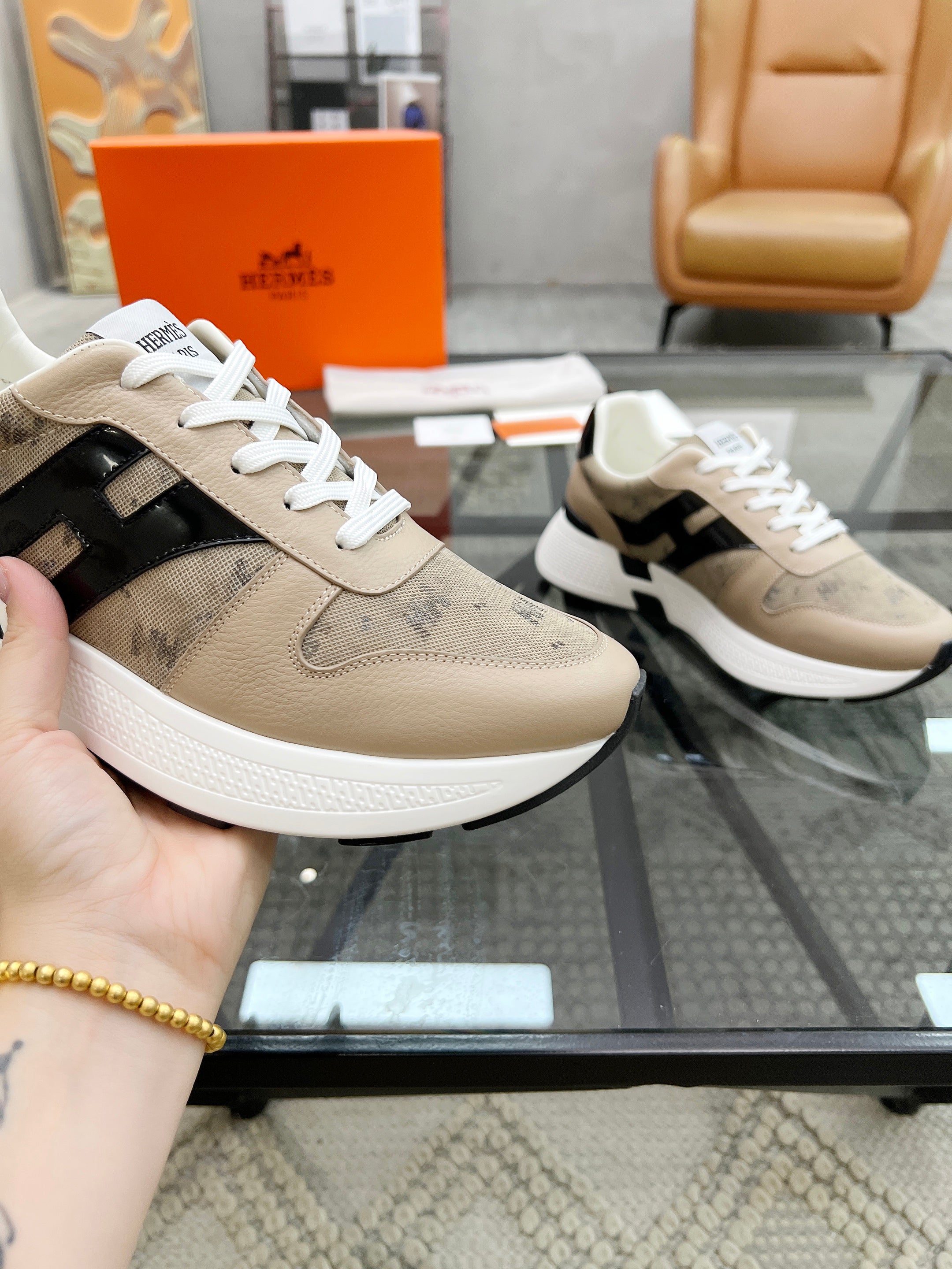 HM Men's Sneaker Beige Cowhide Fabric 603857