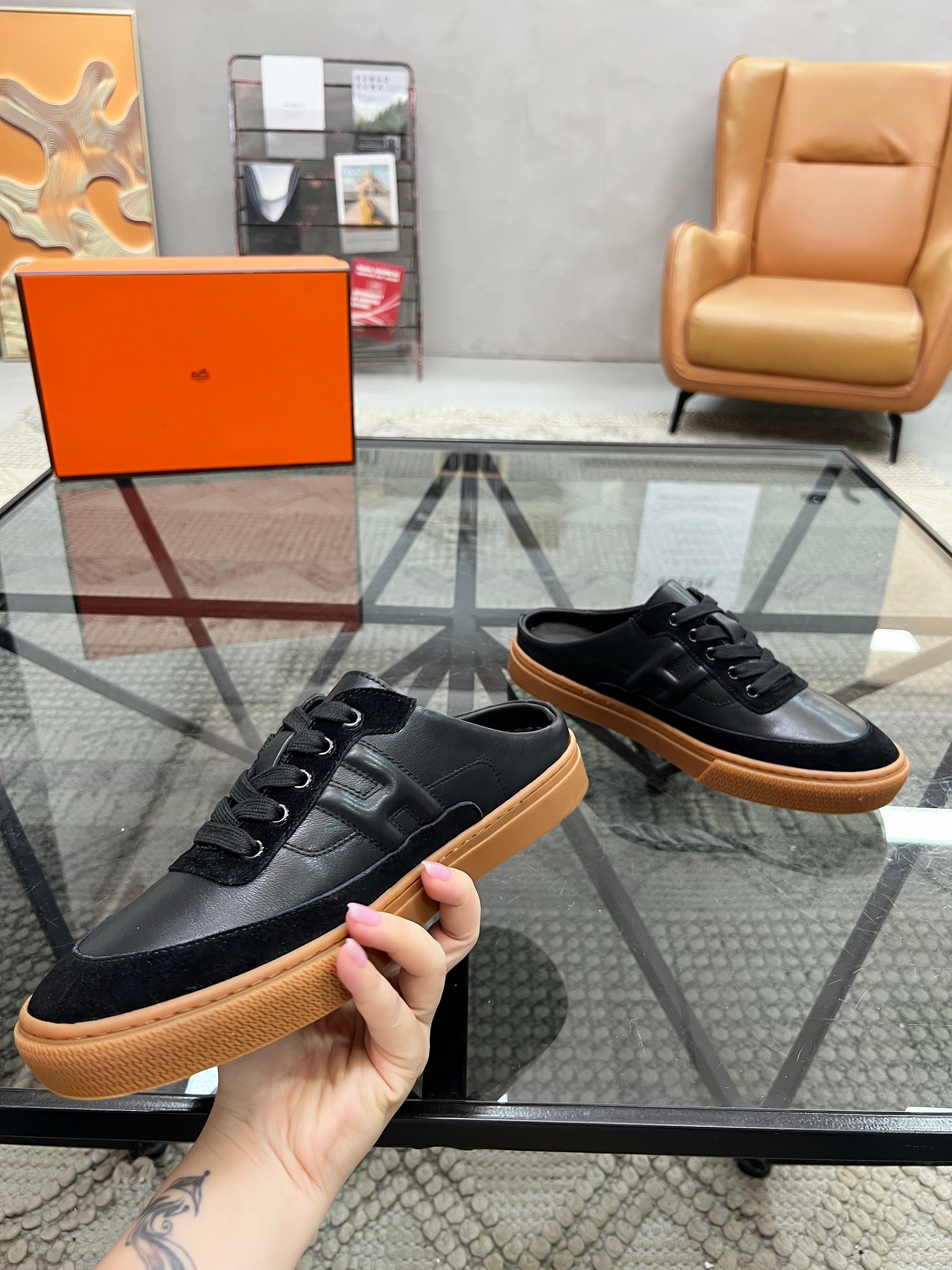 HM Men's Keep Mule Black Cowhide 708687