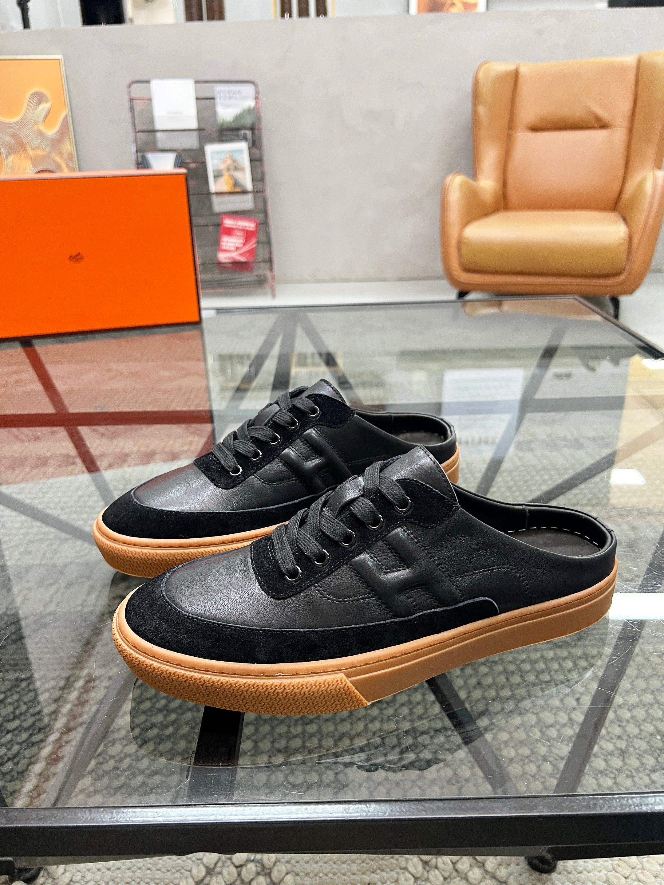 HM Men's Keep Mule Black Cowhide 708687