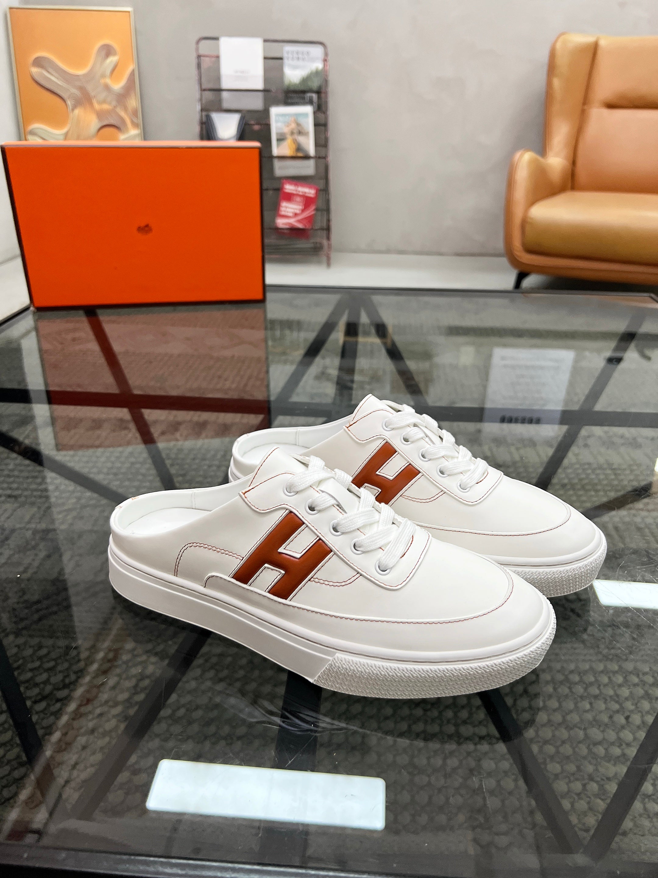 HM Men's Keep Mule White Brown Cowhide 708688