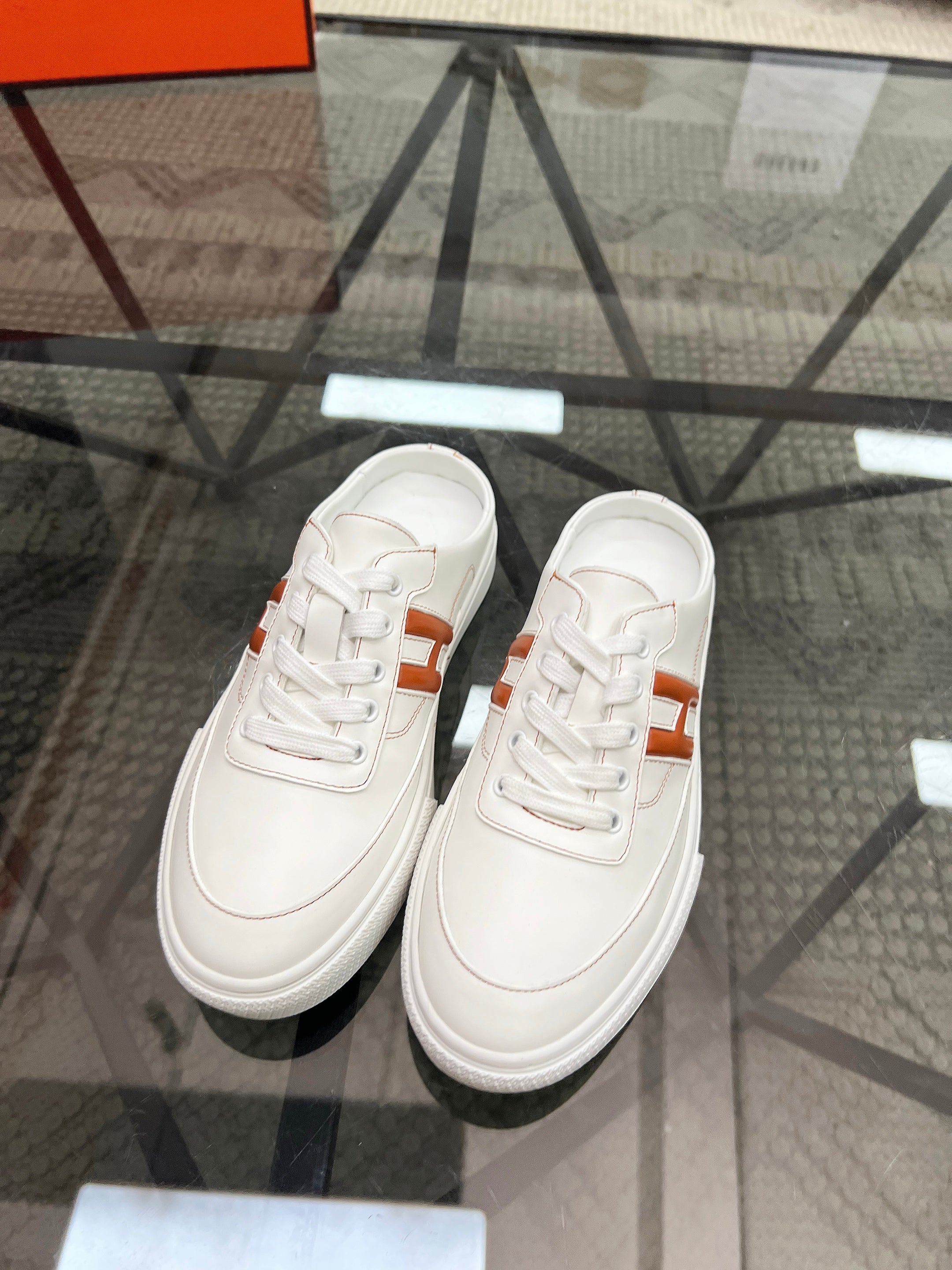 HM Men's Keep Mule White Brown Cowhide 708688