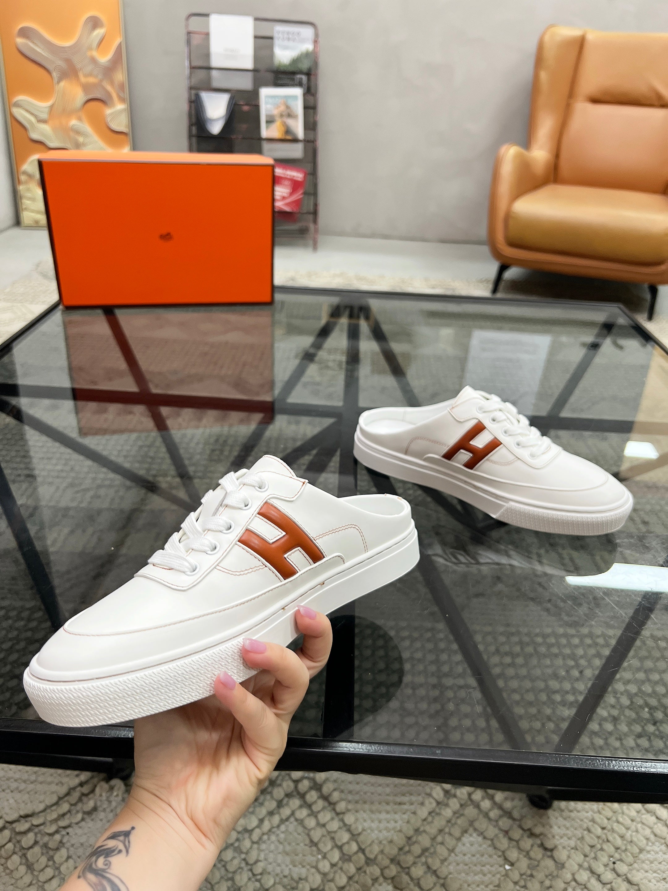 HM Men's Keep Mule White Brown Cowhide 708688