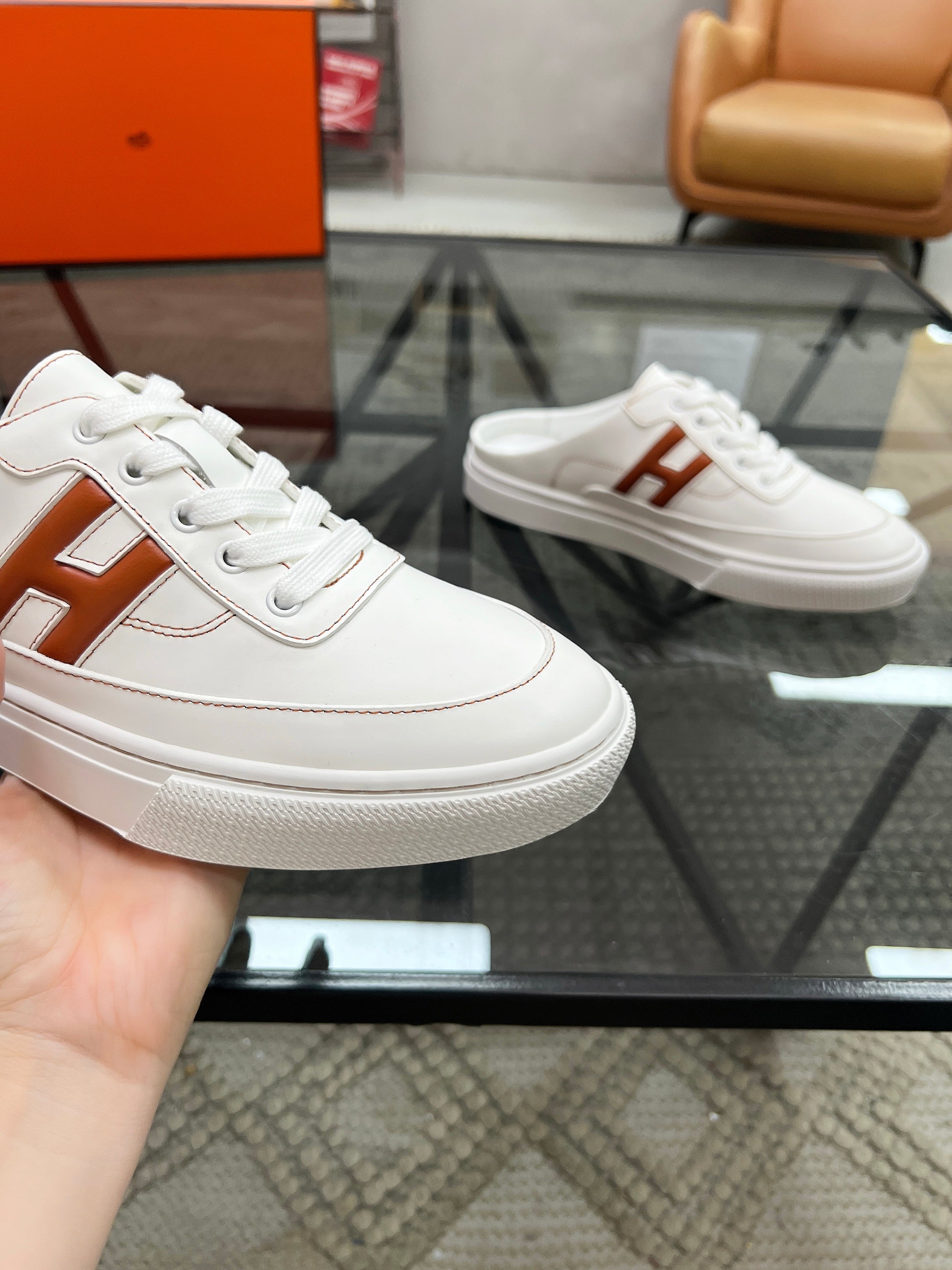 HM Men's Keep Mule White Brown Cowhide 708688