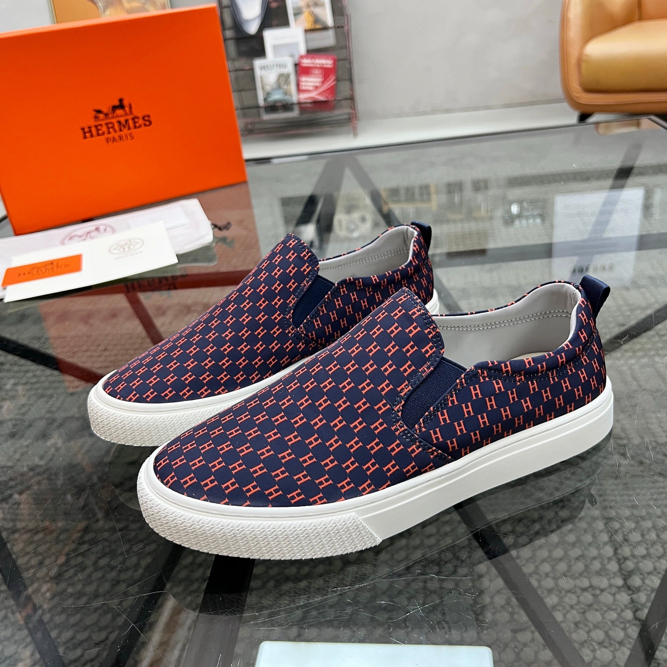 HM Men's Lucky Slip-on Blue Red Printed Fabric 741688