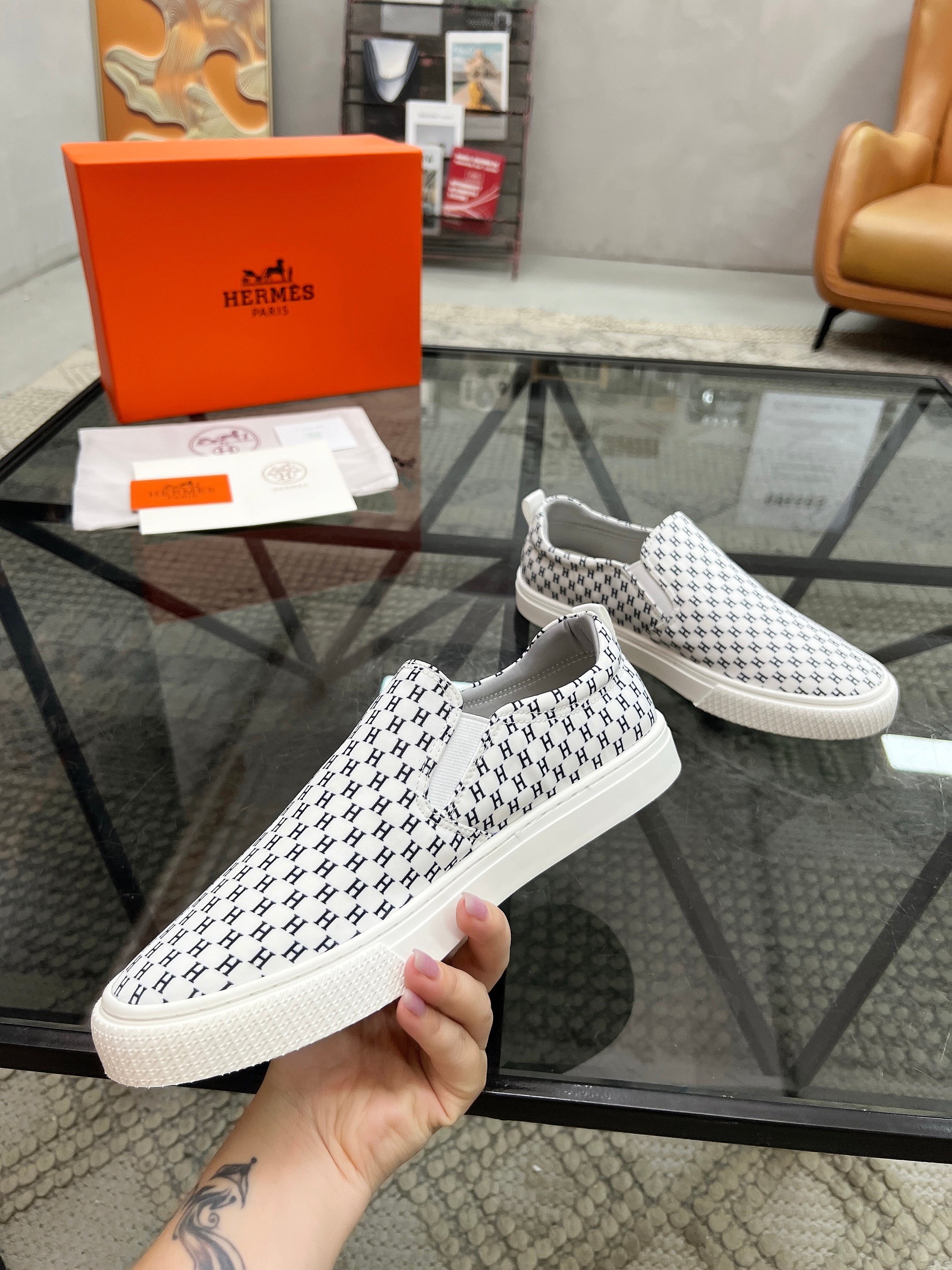 HM Men's Lucky Slip-on White Printed Fabric 741691