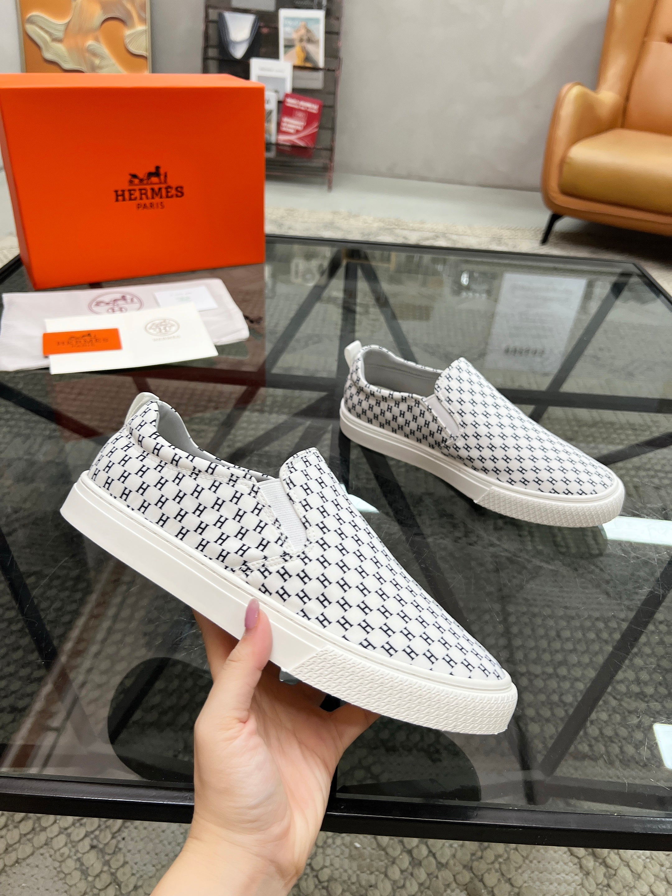 HM Men's Lucky Slip-on White Printed Fabric 741691