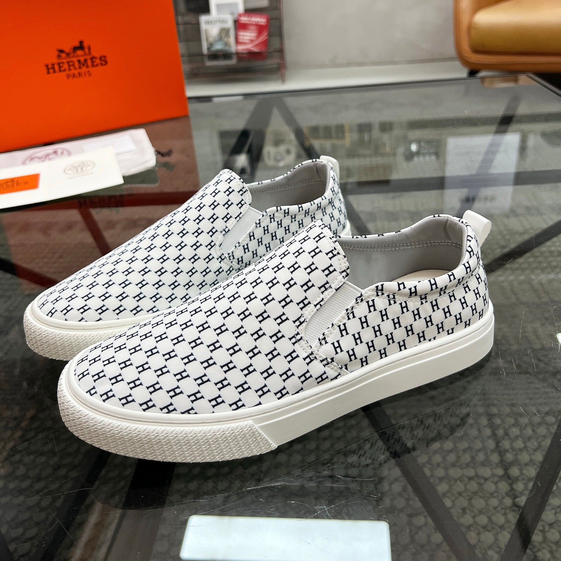 HM Men's Lucky Slip-on White Printed Fabric 741691