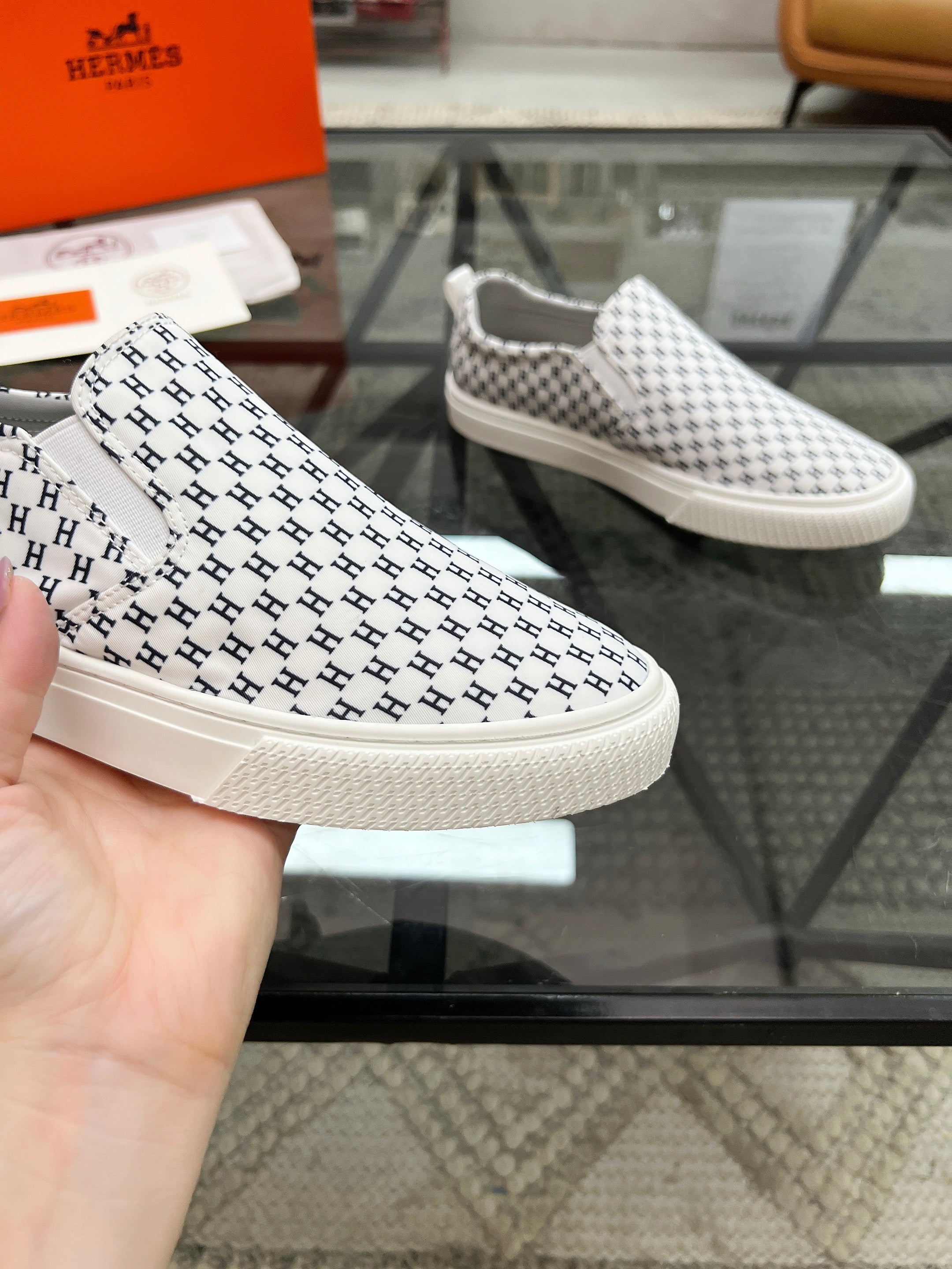 HM Men's Lucky Slip-on White Printed Fabric 741691