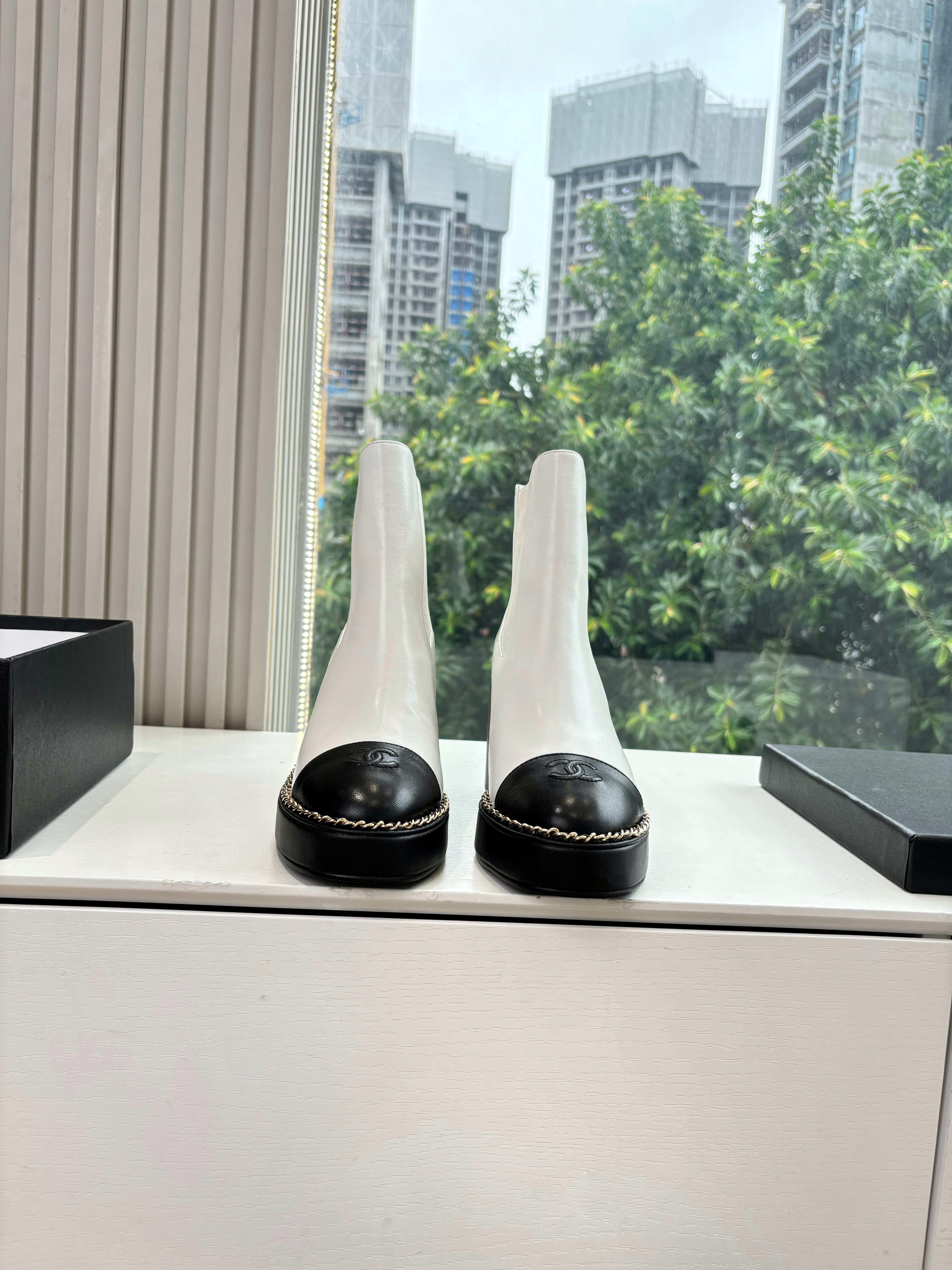 CC 25 Short Boot White Calfskin 430305