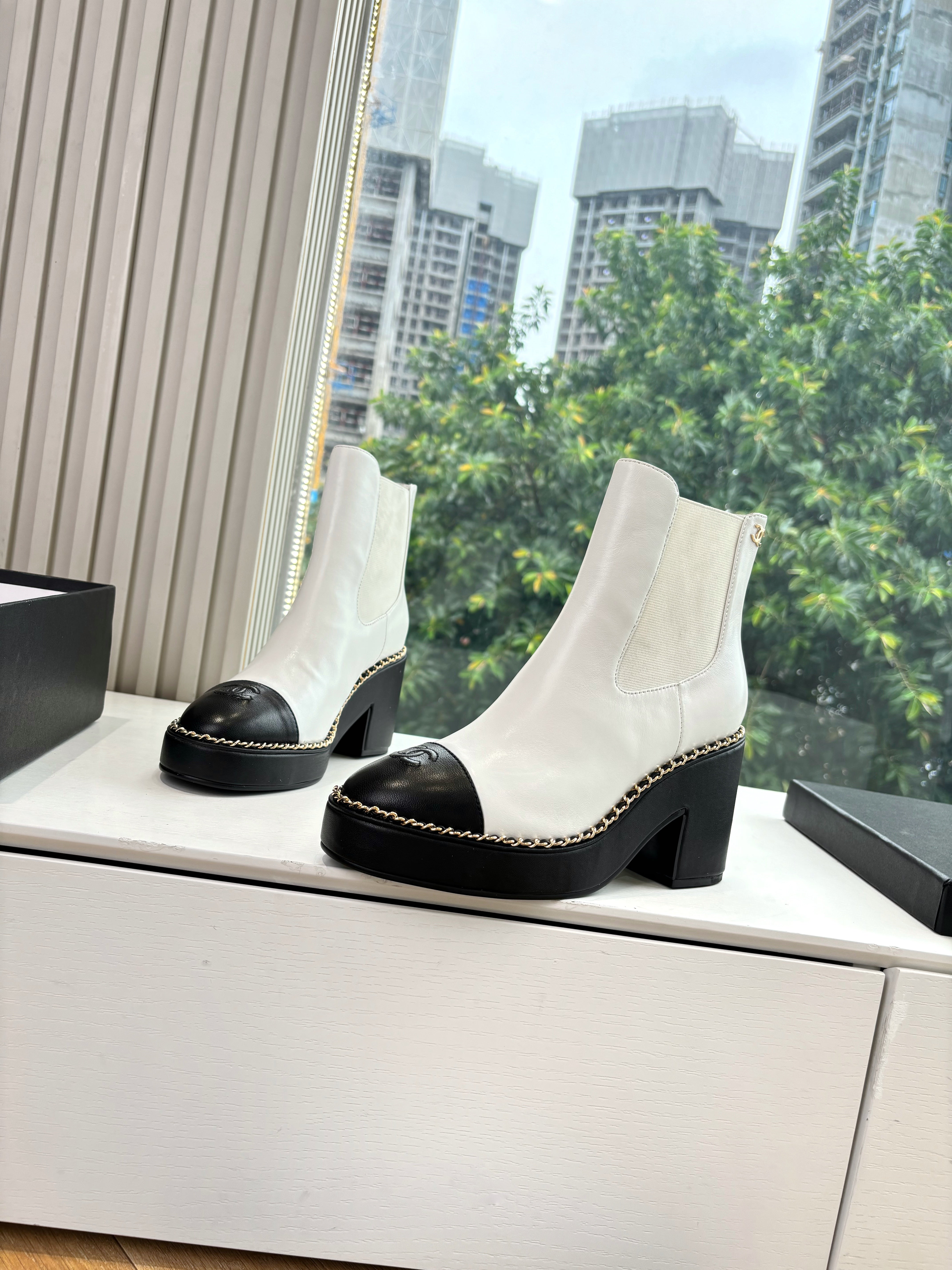 CC 25 Short Boot White Calfskin 430305