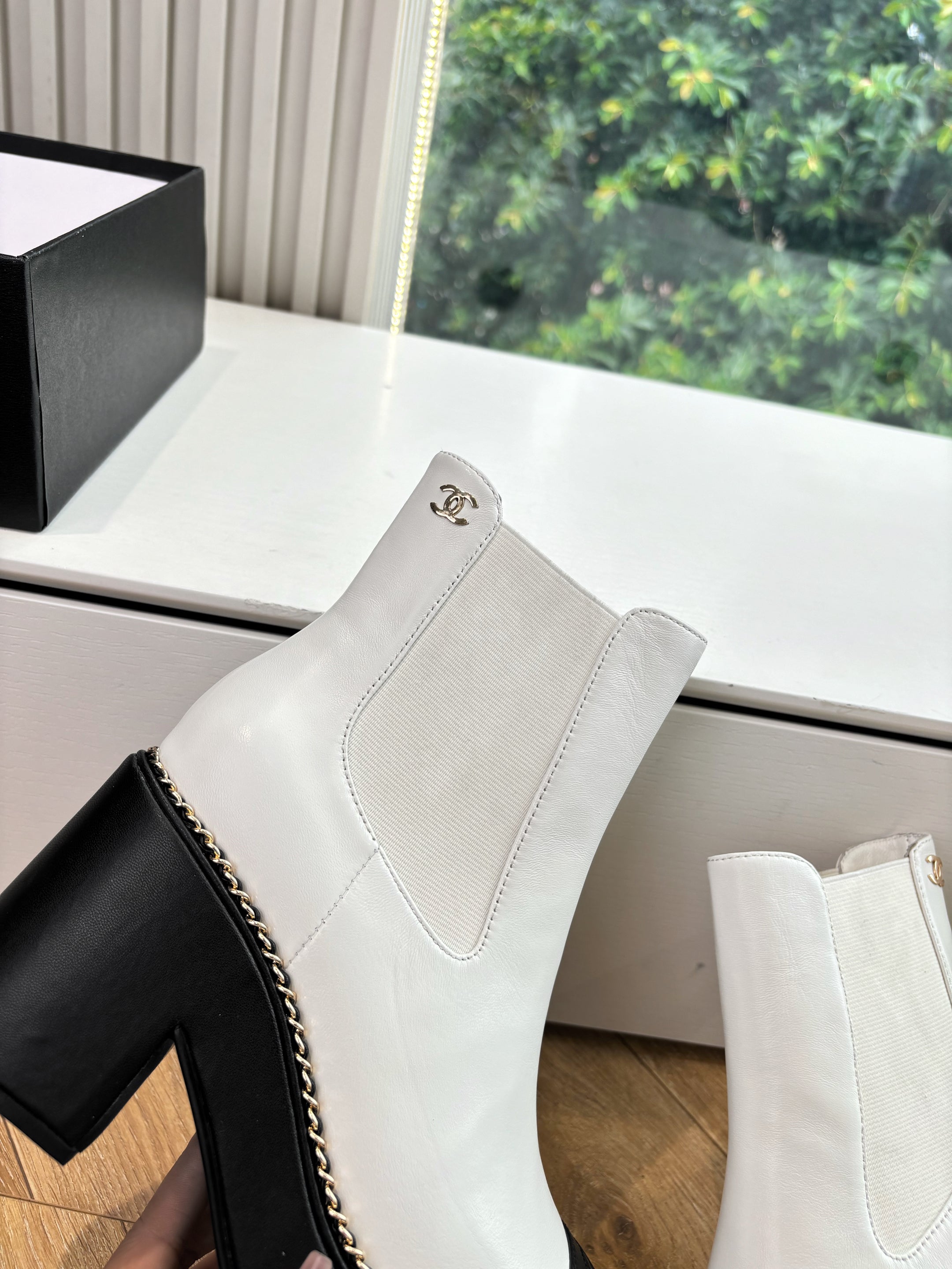 CC 25 Short Boot White Calfskin 430305