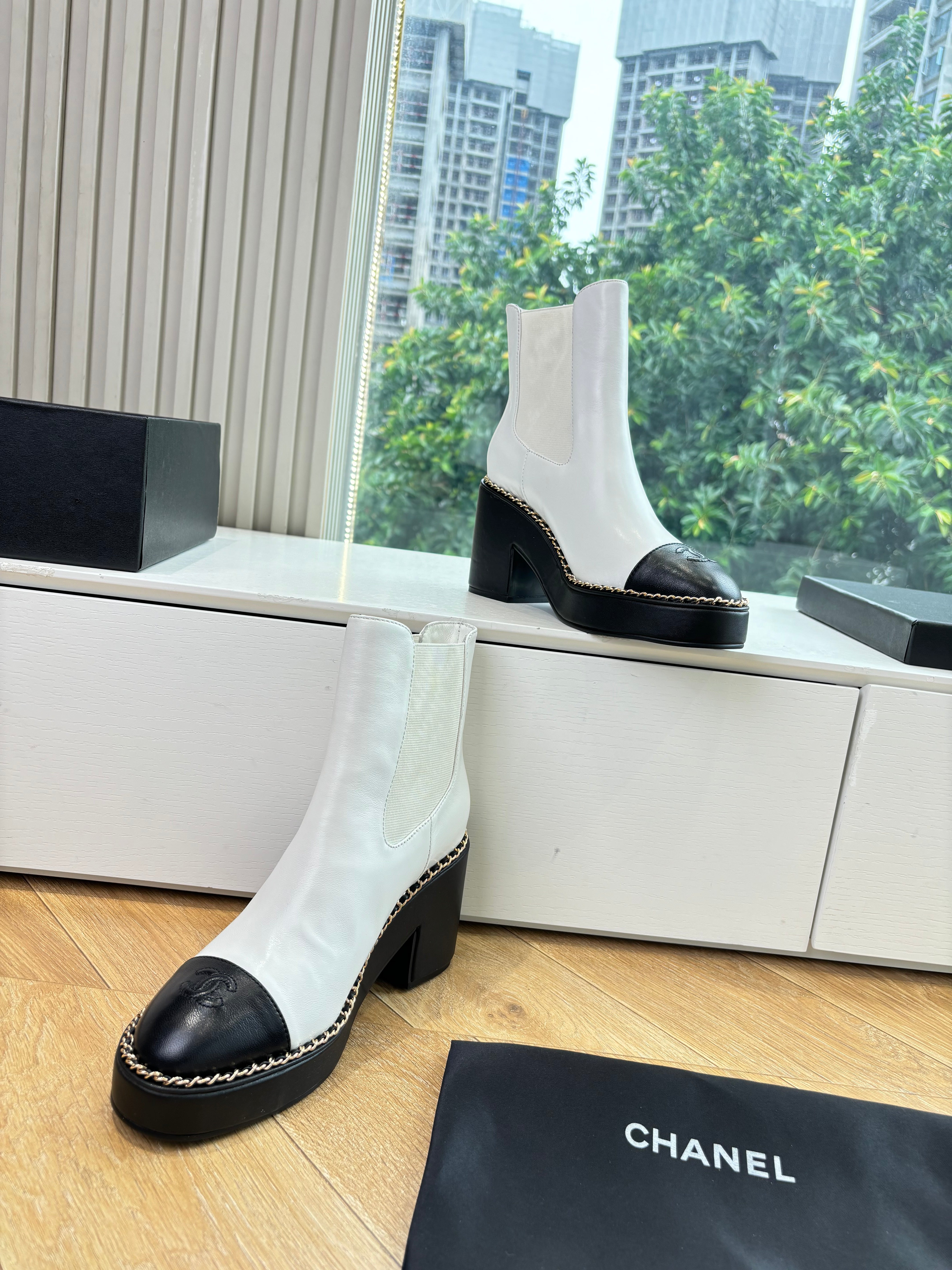 CC 25 Short Boot White Calfskin 430305