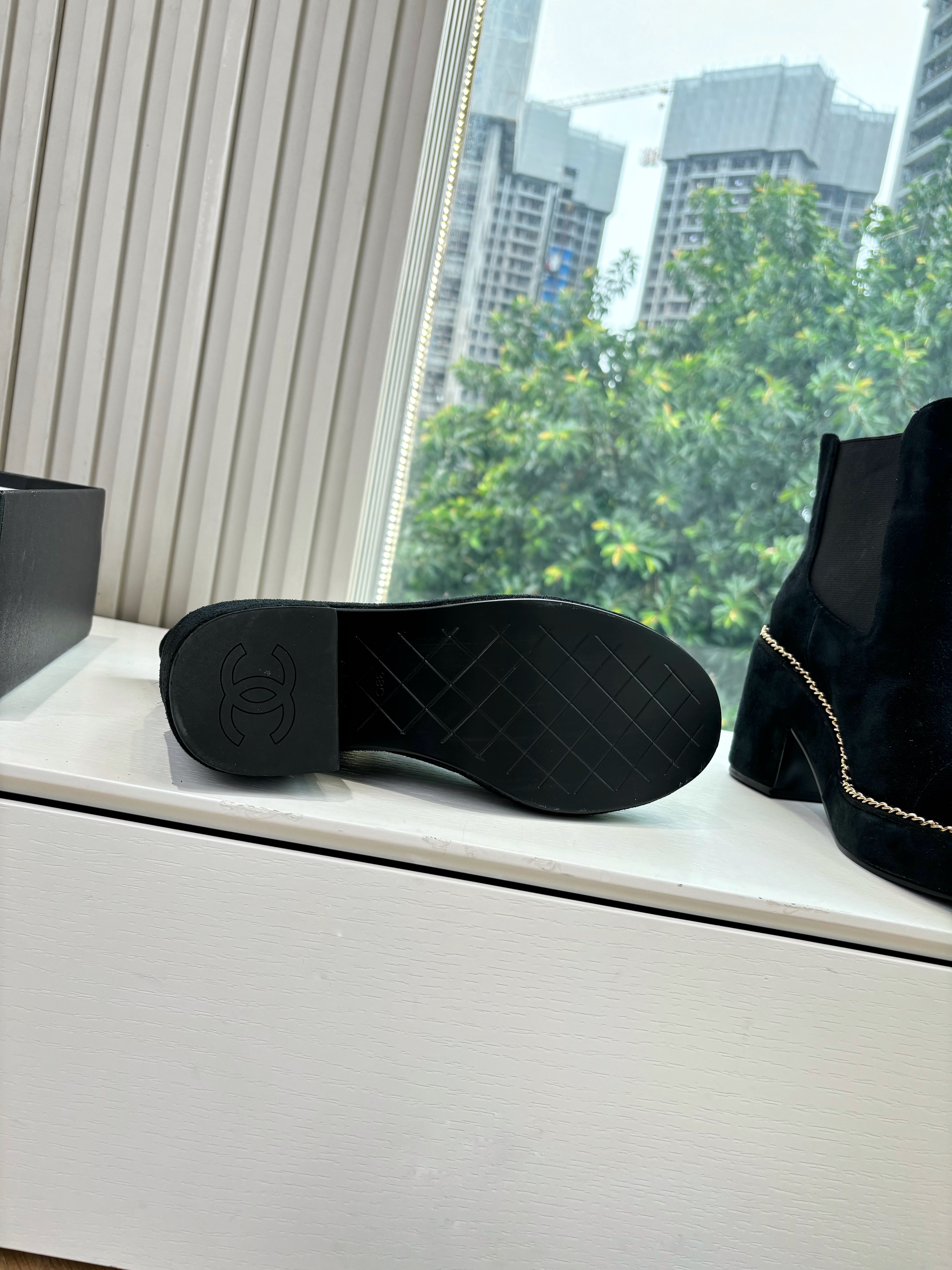 CC 25 Short Boot Black Suede 430303