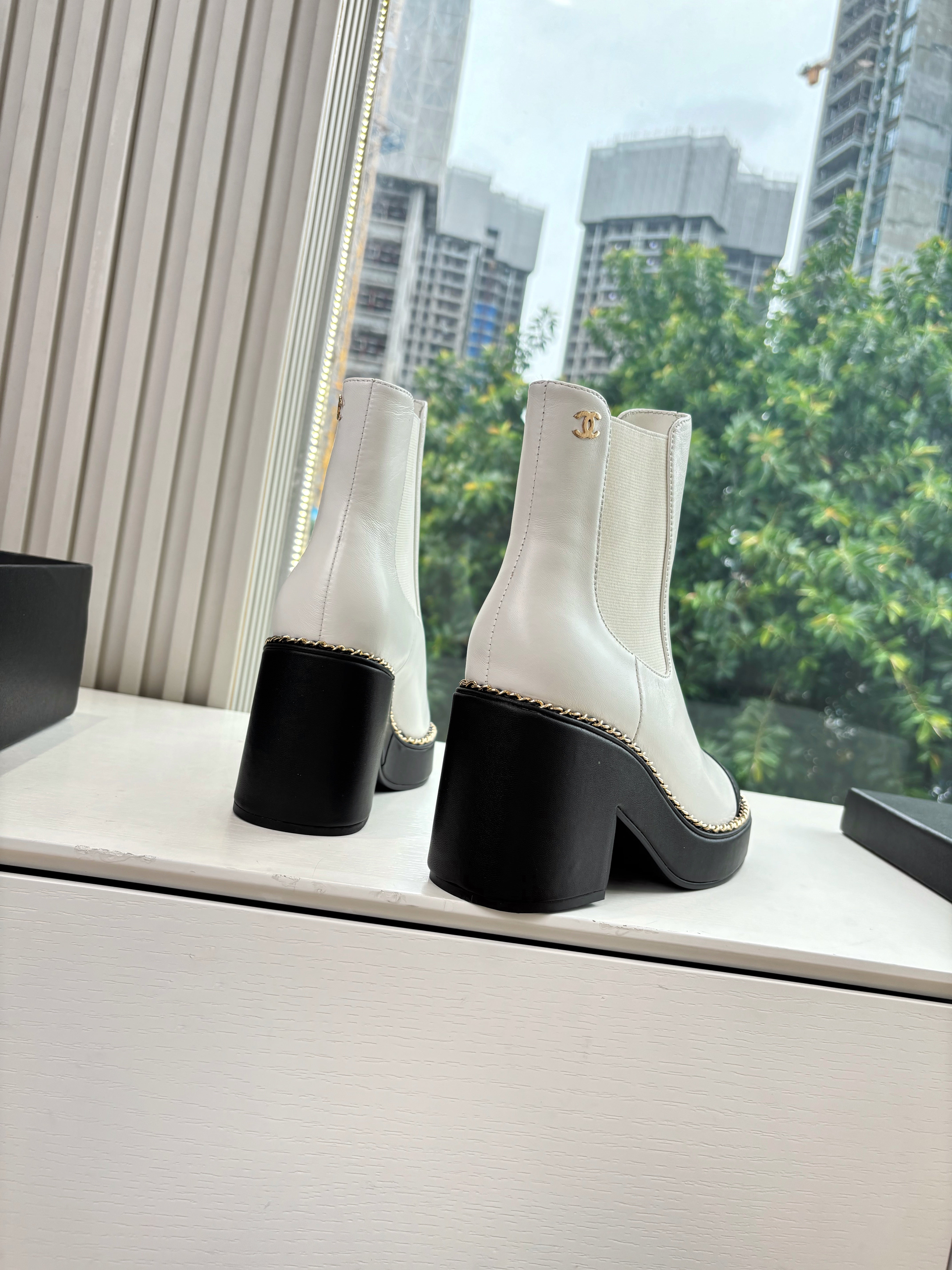 CC 25 Short Boot White Calfskin 430305