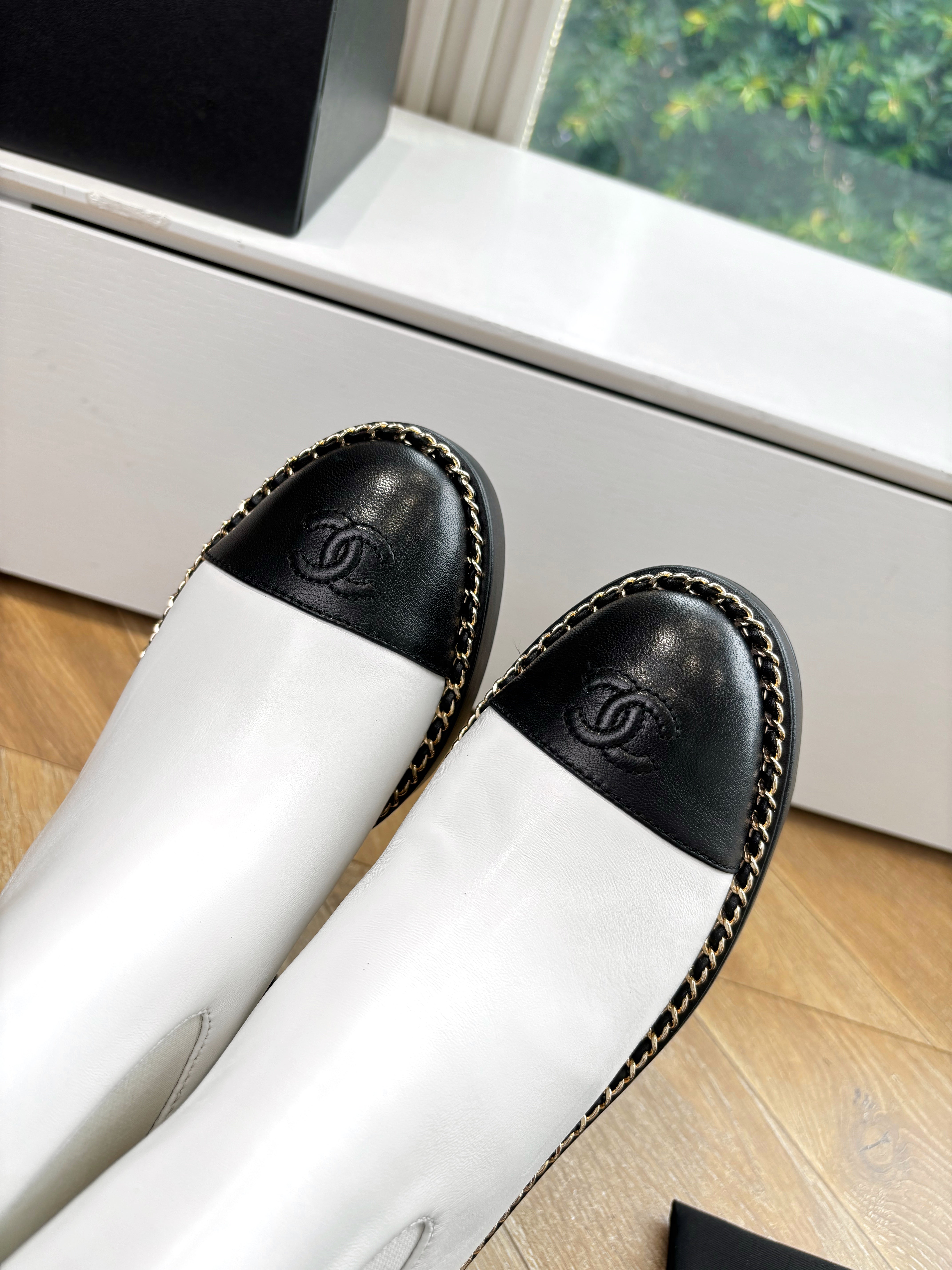 CC 25 Short Boot White Calfskin 430305