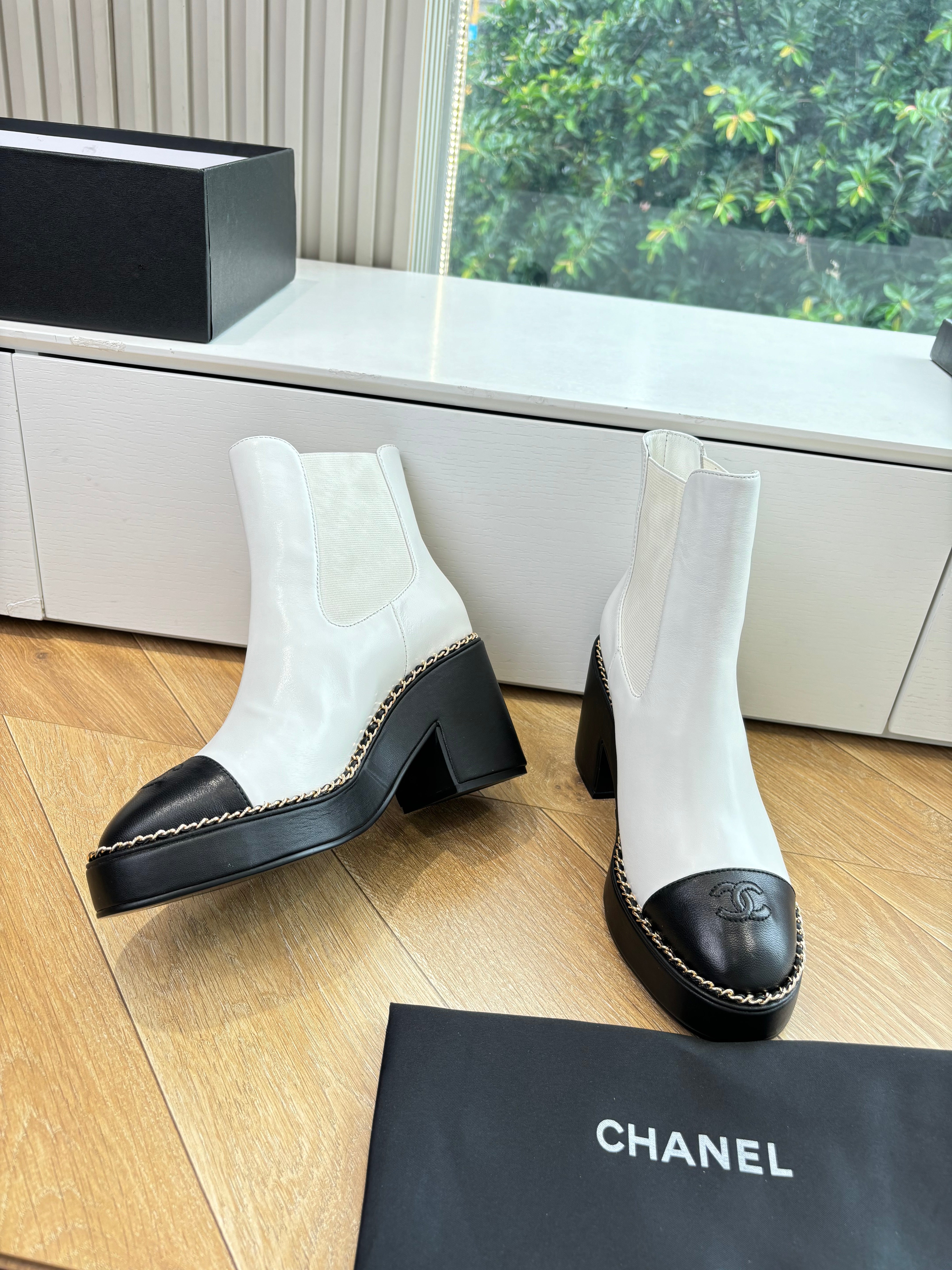 CC 25 Short Boot White Calfskin 430305