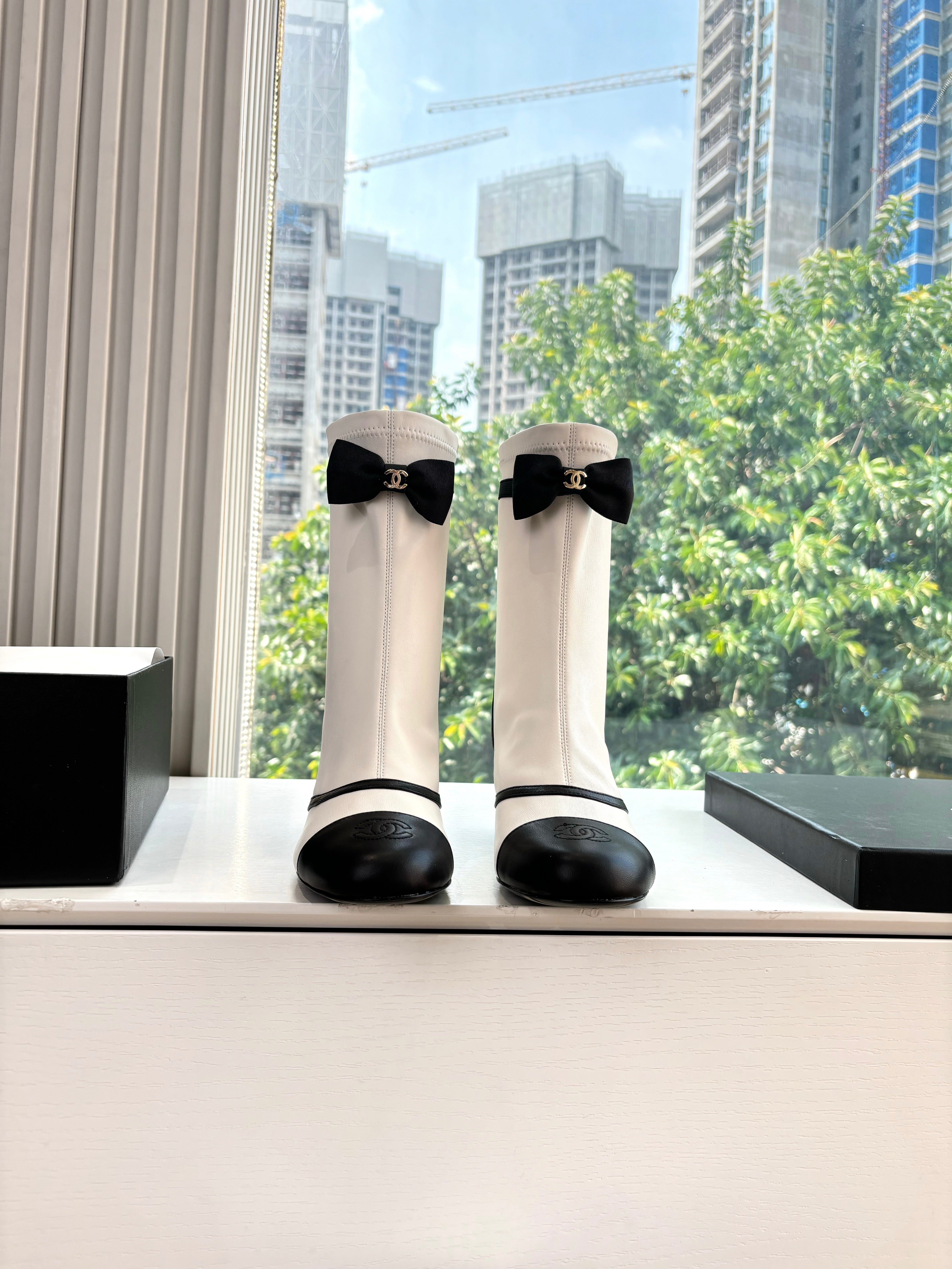 CC 25 Short Boot White Calfskin Black Bow 430317