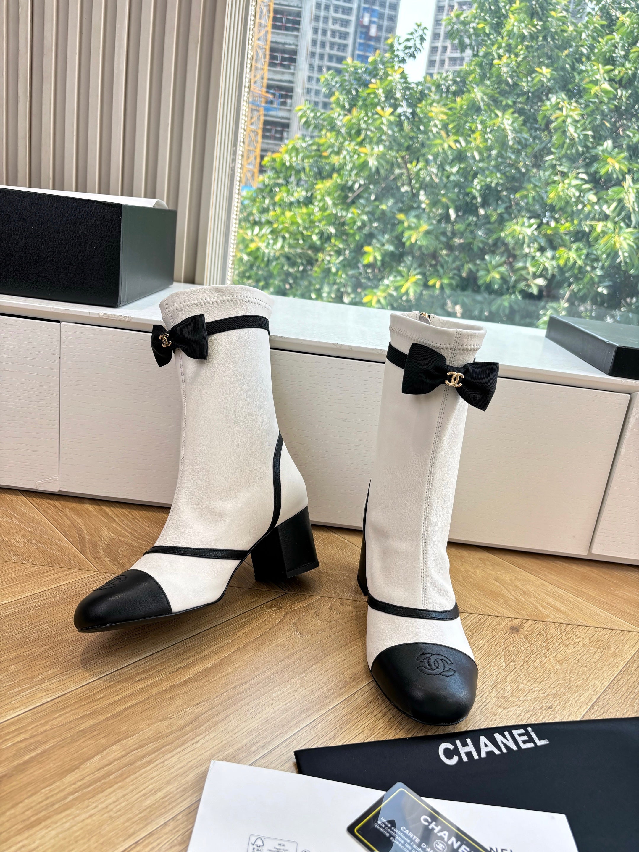 CC 25 Short Boot White Calfskin Black Bow 430317