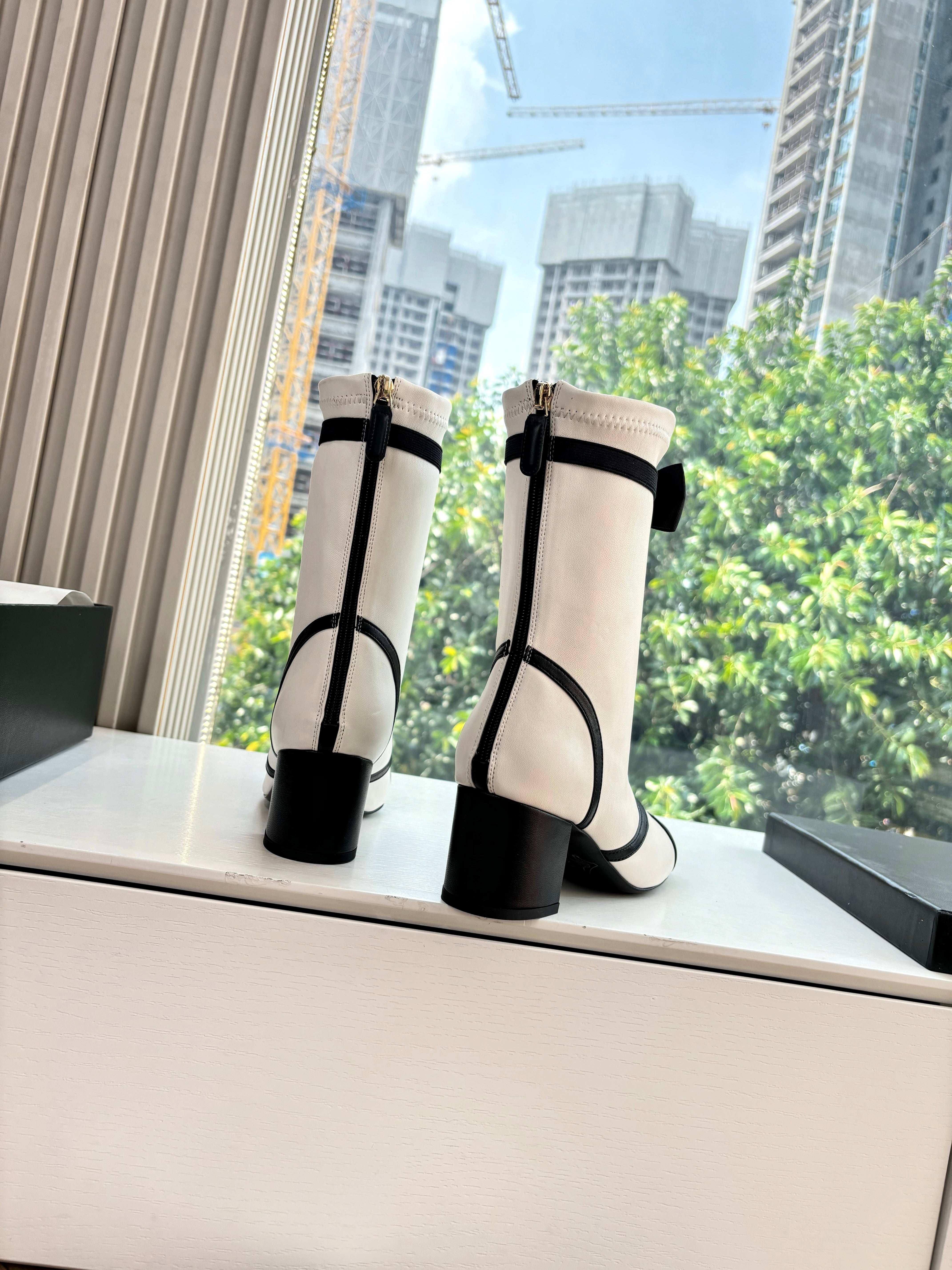 CC 25 Short Boot White Calfskin Black Bow 430317