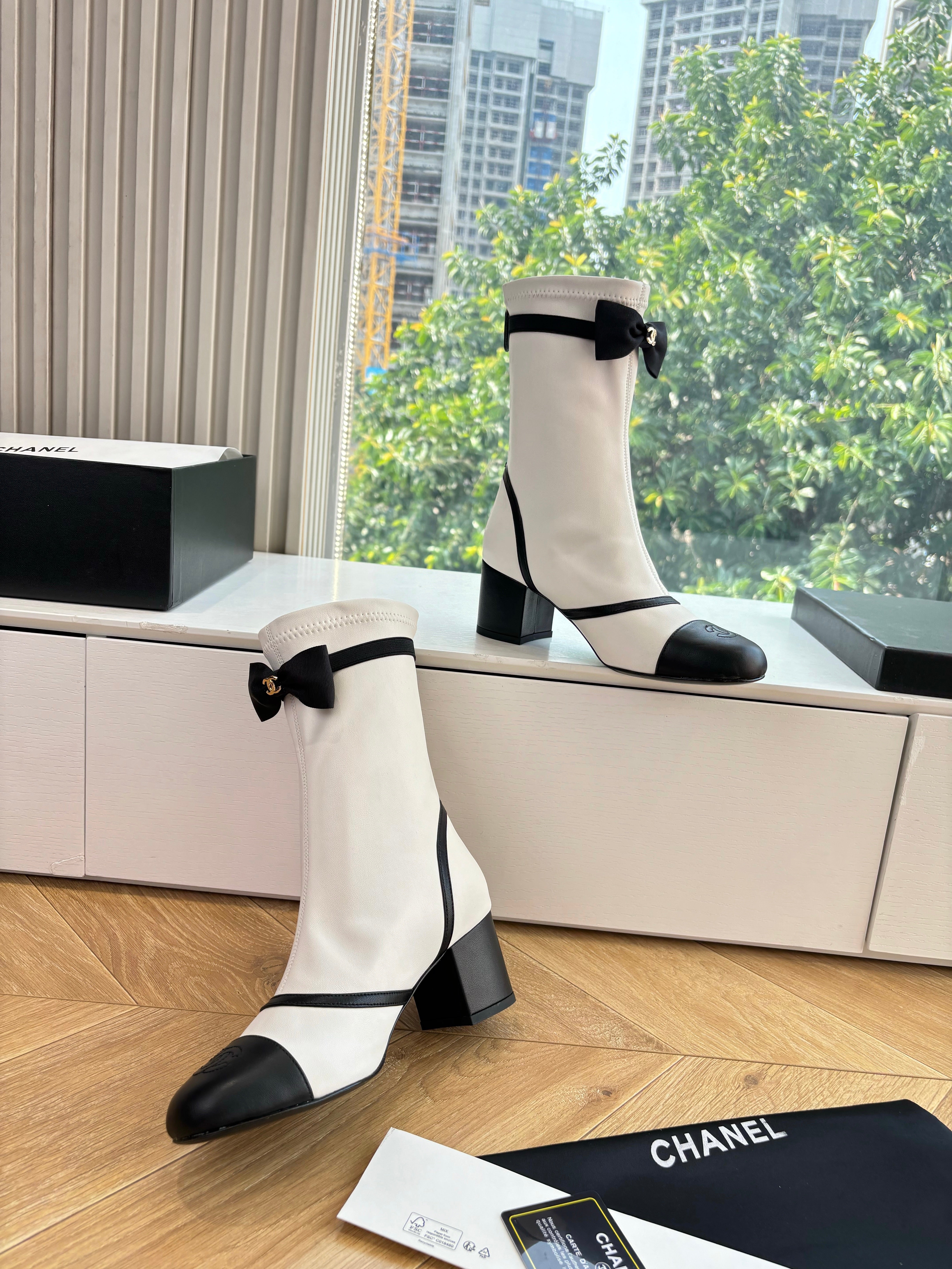 CC 25 Short Boot White Calfskin Black Bow 430317