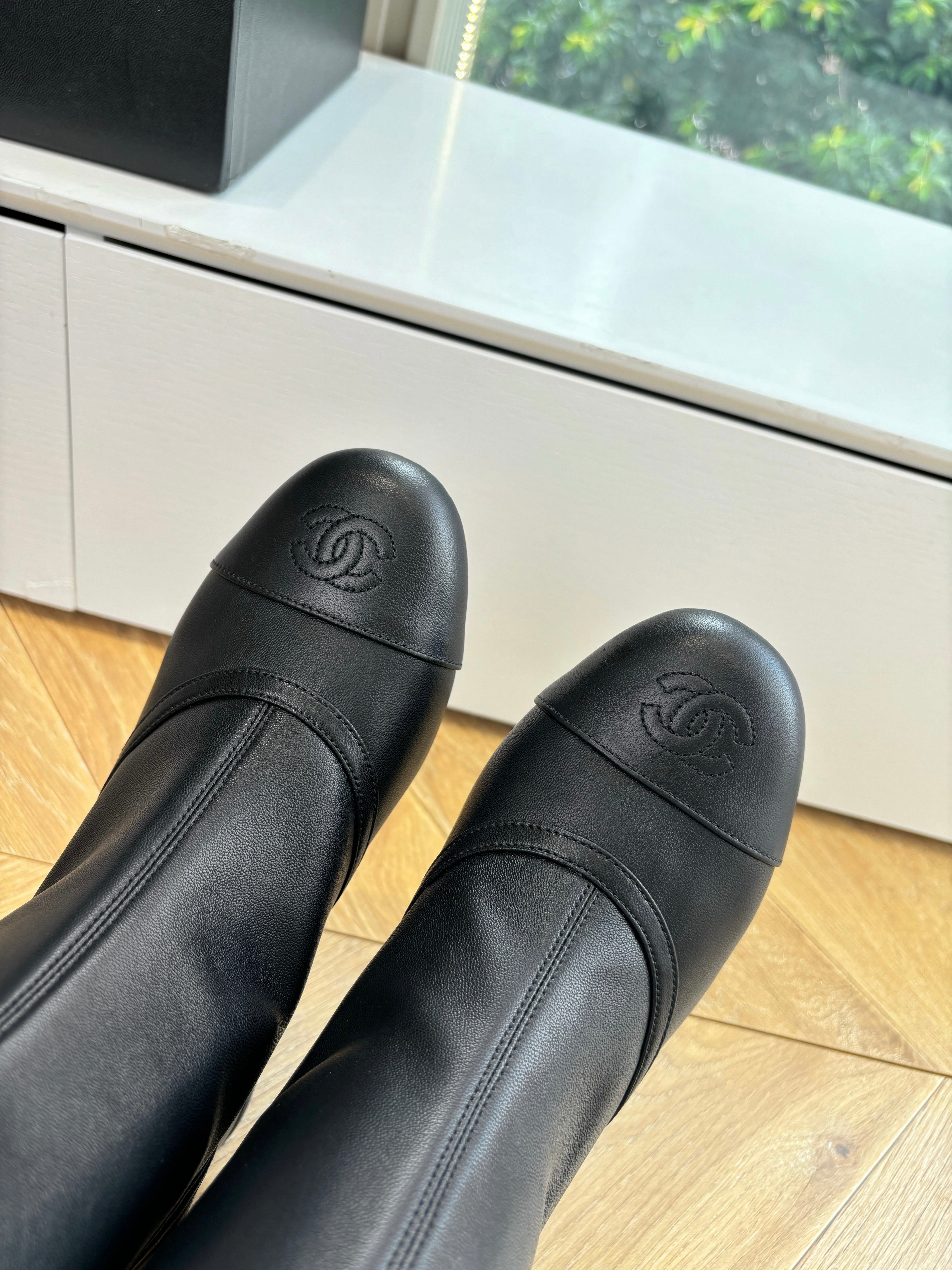 CC 25 Short Boot Black Calfskin Black Bow 430319