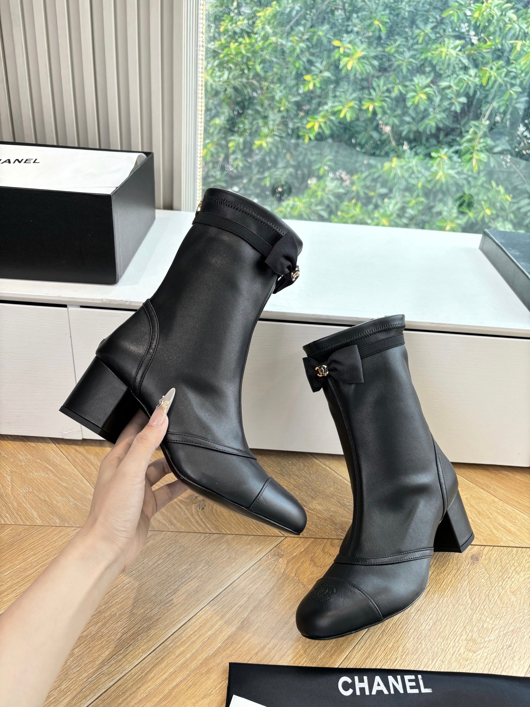 CC 25 Short Boot Black Calfskin Black Bow 430319