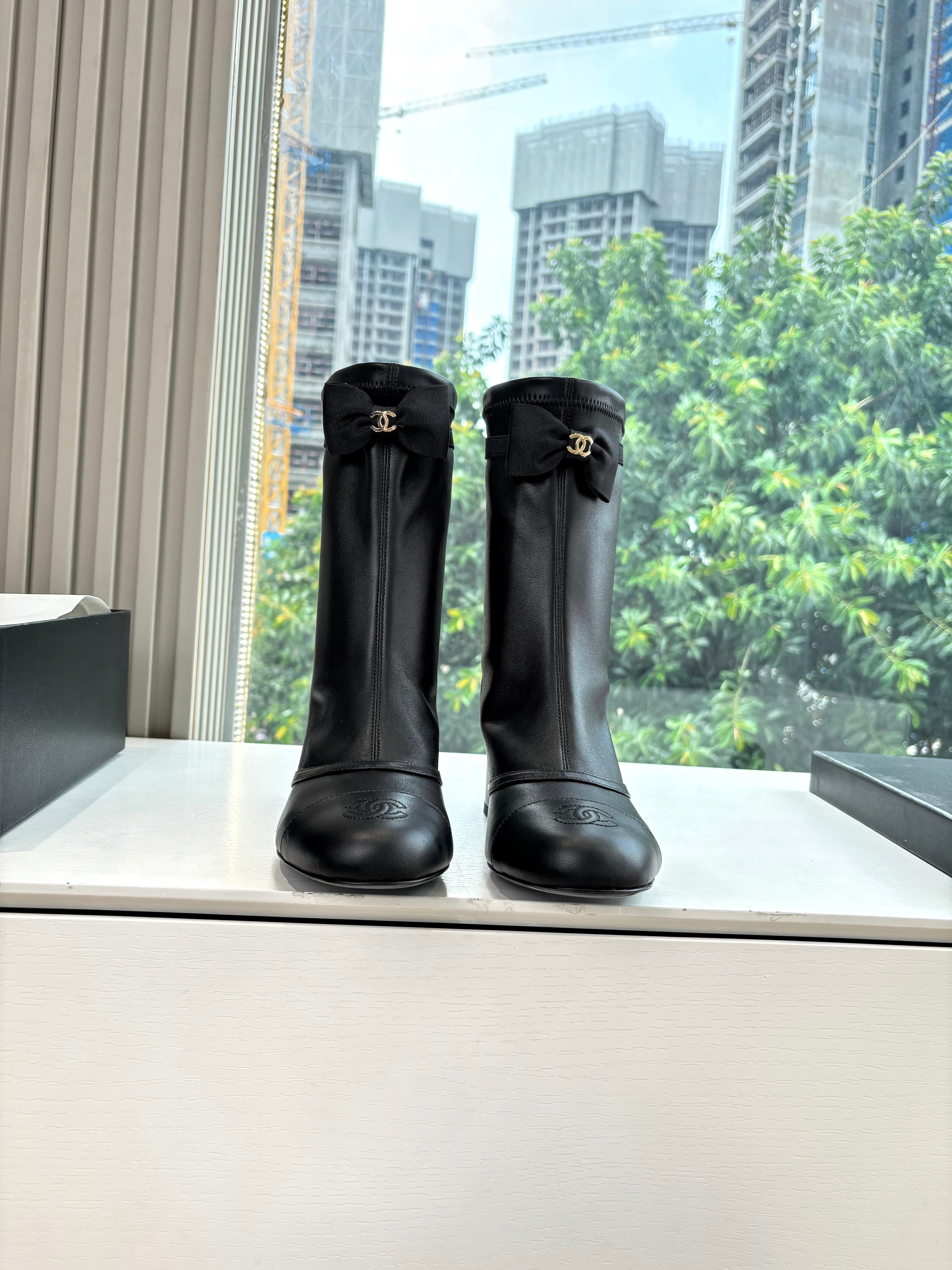 CC 25 Short Boot Black Calfskin Black Bow 430319