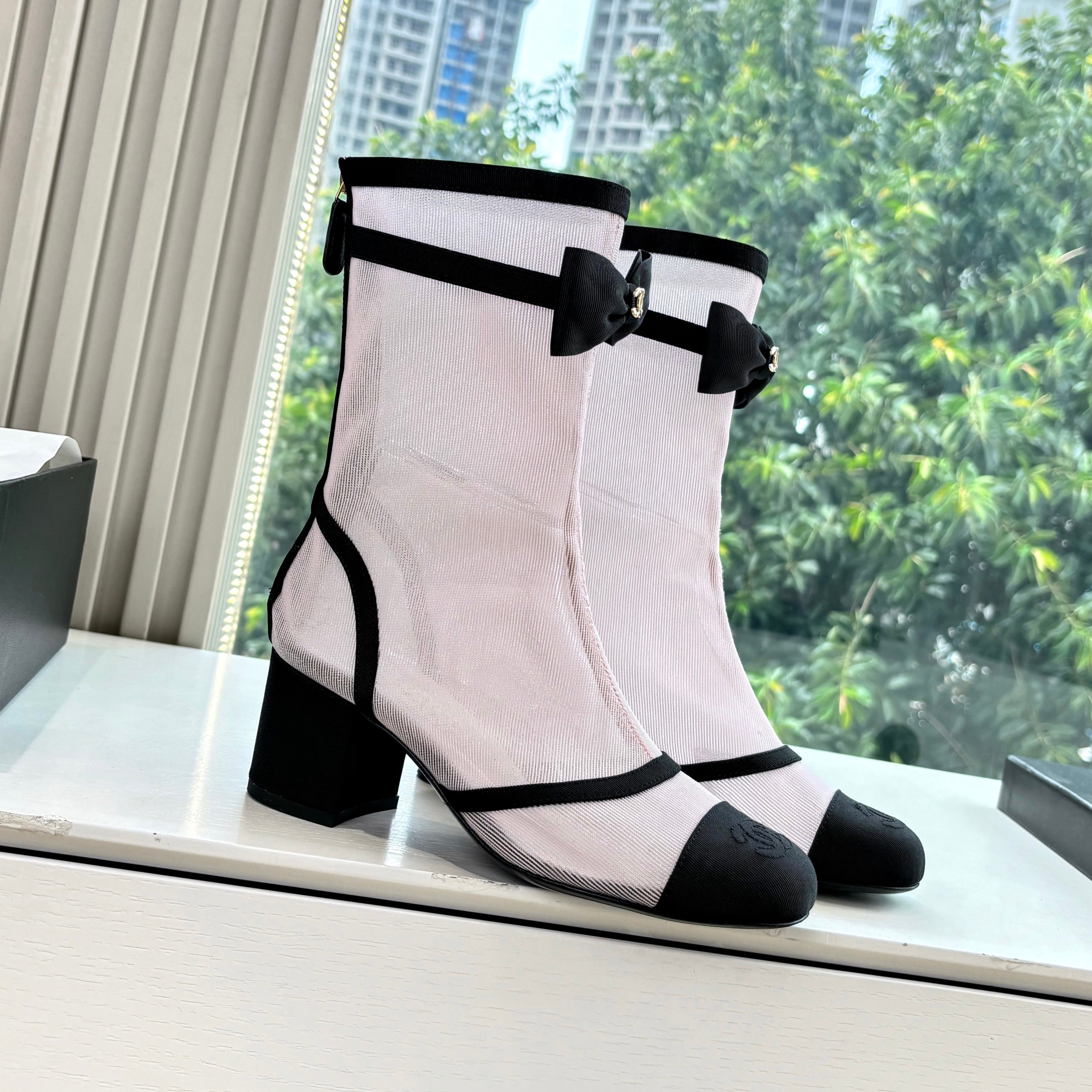 CC 25 Short Boot Light Pink Mesh Black Bow 430321