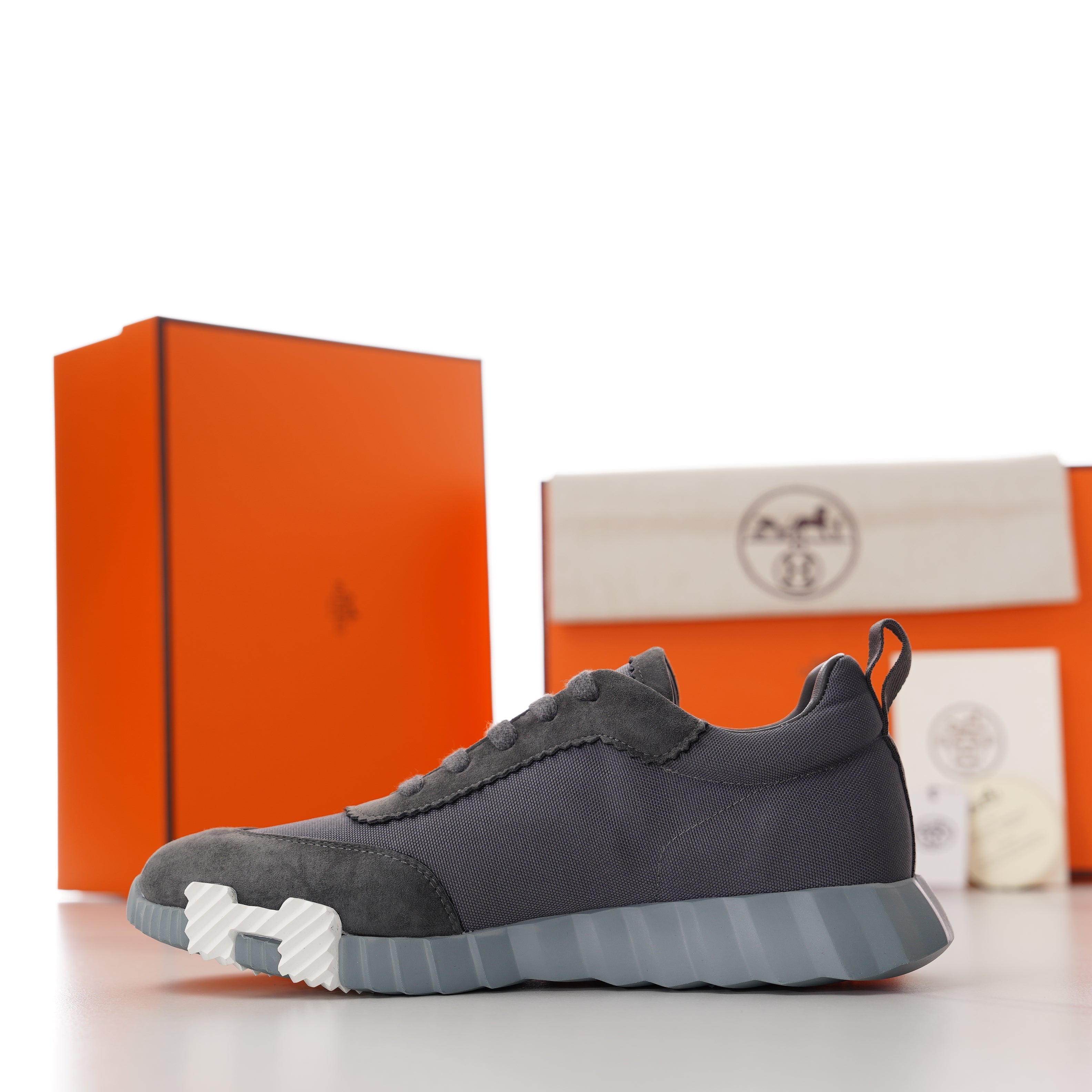 HM Men's Bouncing Sneaker Neutral Grey Fabric Suede 688612