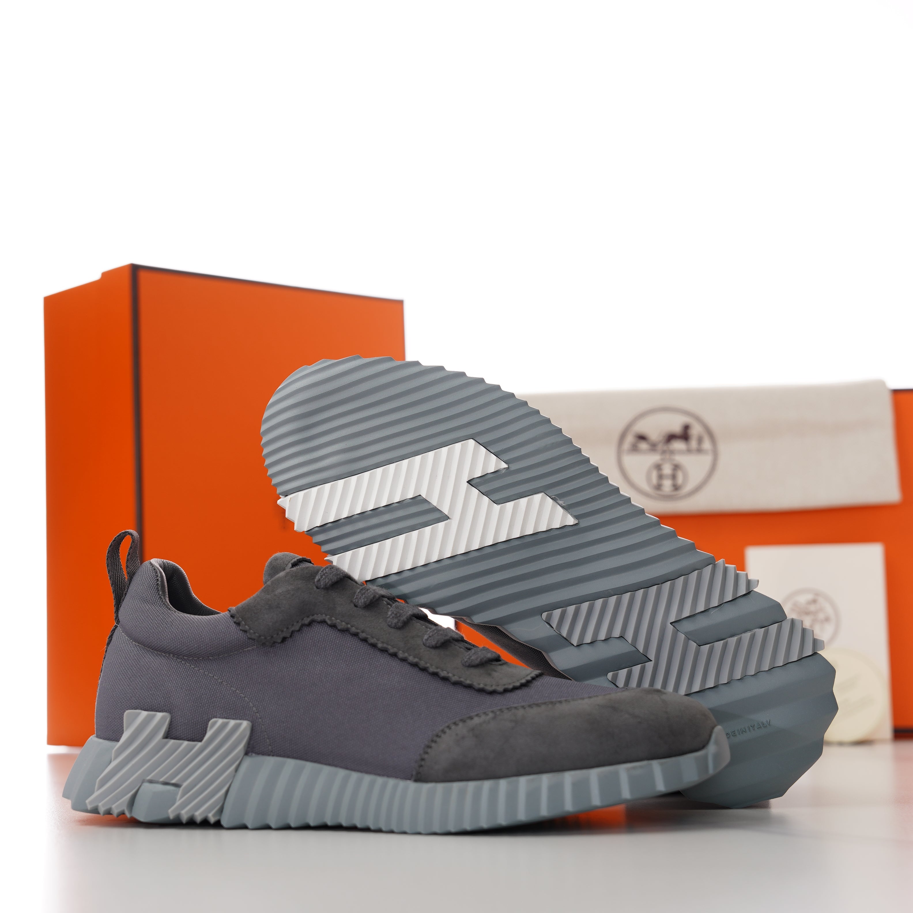 HM Men's Bouncing Sneaker Neutral Grey Fabric Suede 688612