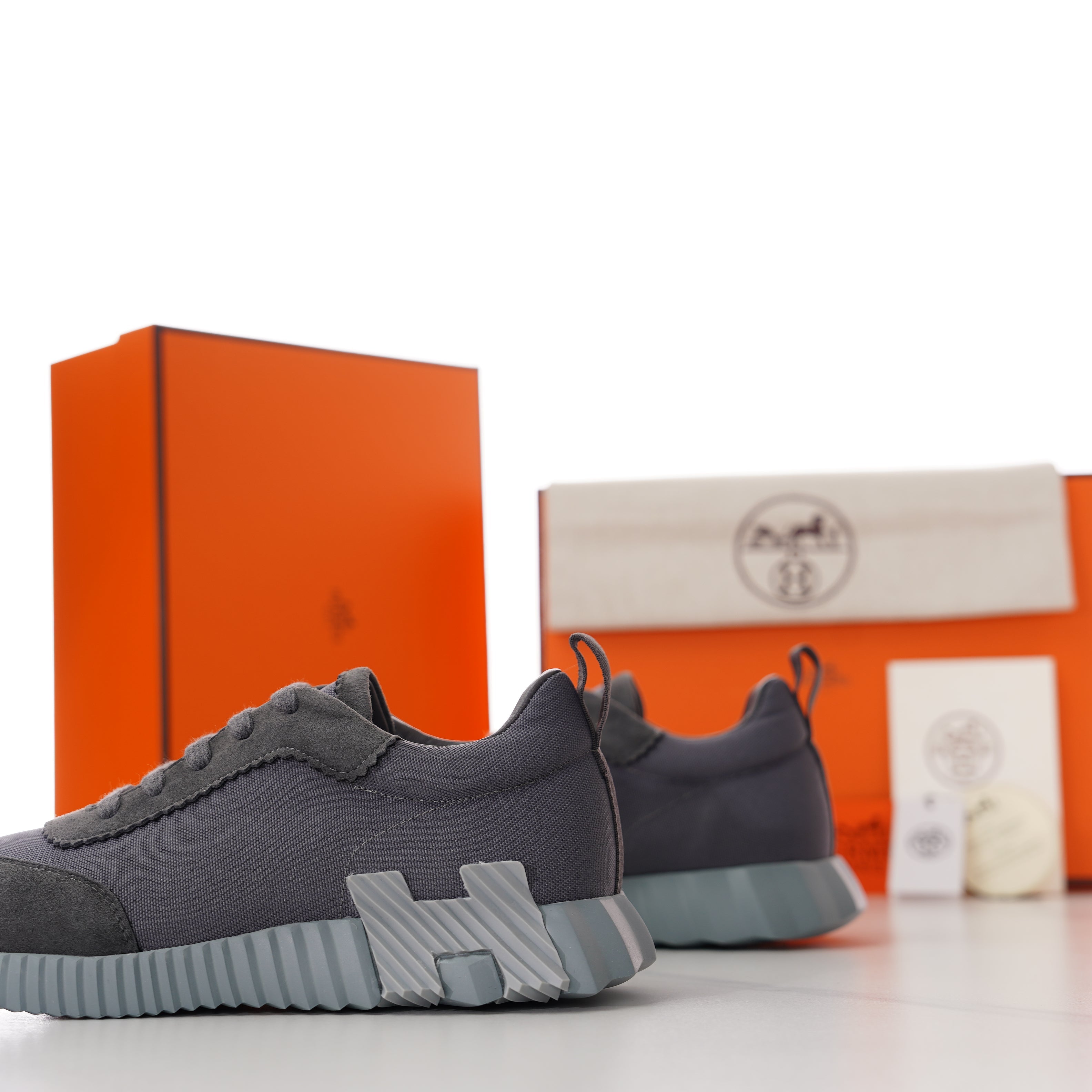 HM Men's Bouncing Sneaker Neutral Grey Fabric Suede 688612