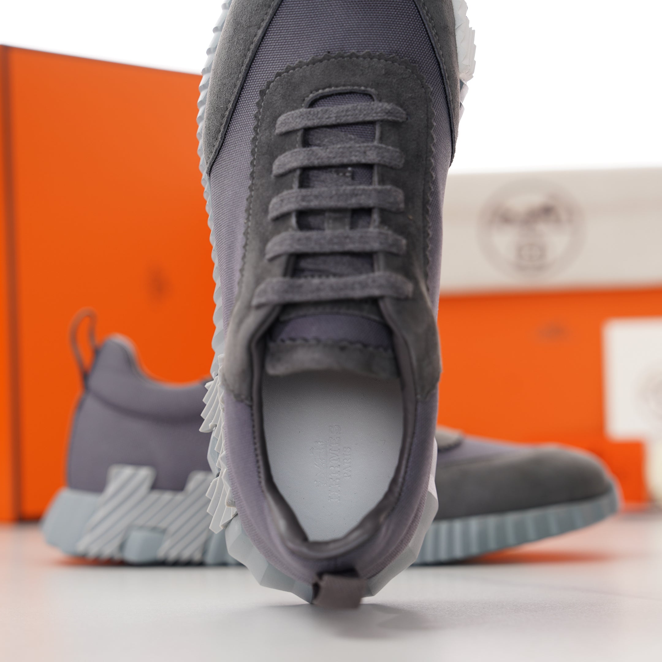 HM Men's Bouncing Sneaker Neutral Grey Fabric Suede 688612