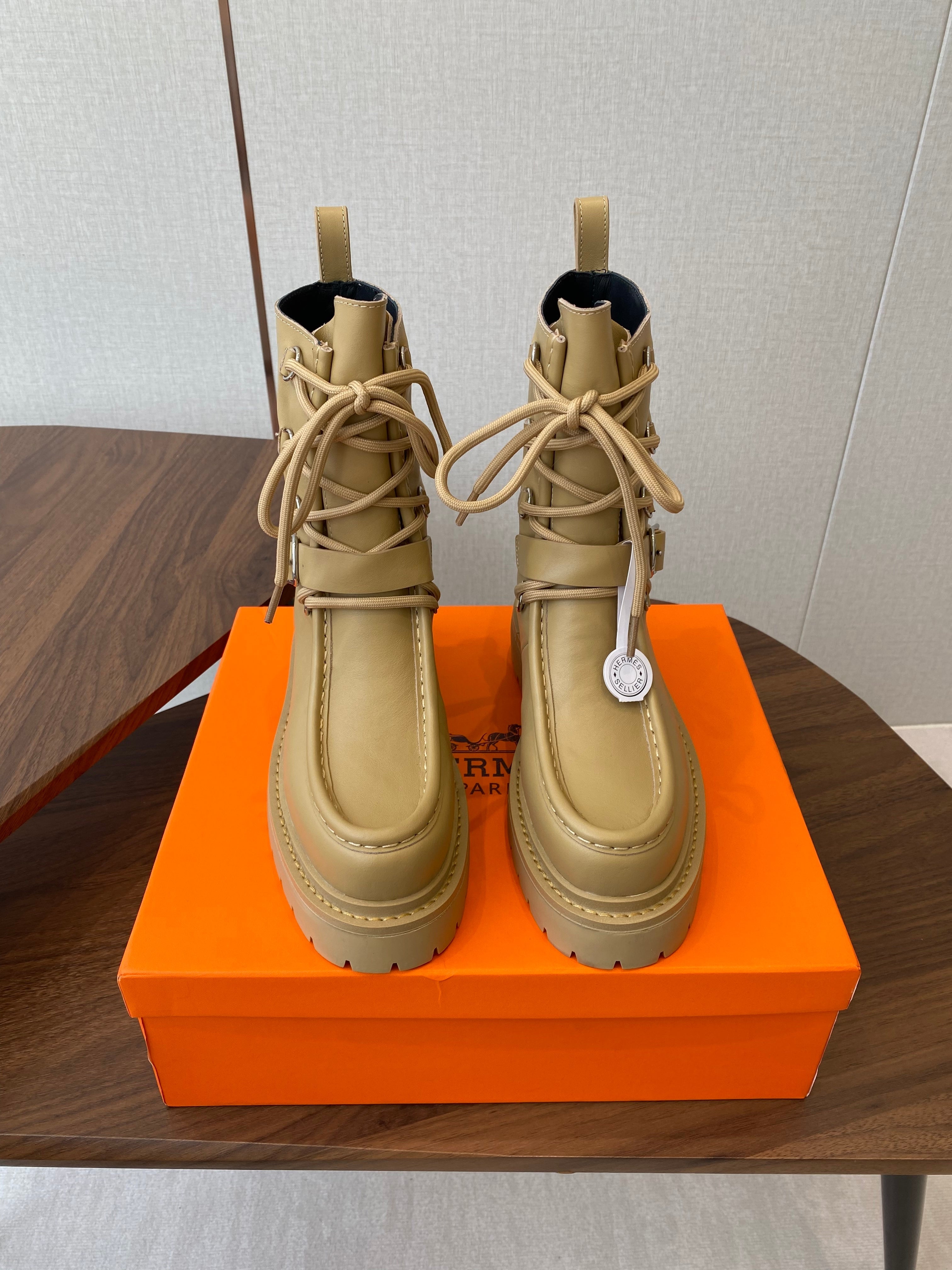 HM  25s Classic Boots Beige Cowhide  422587