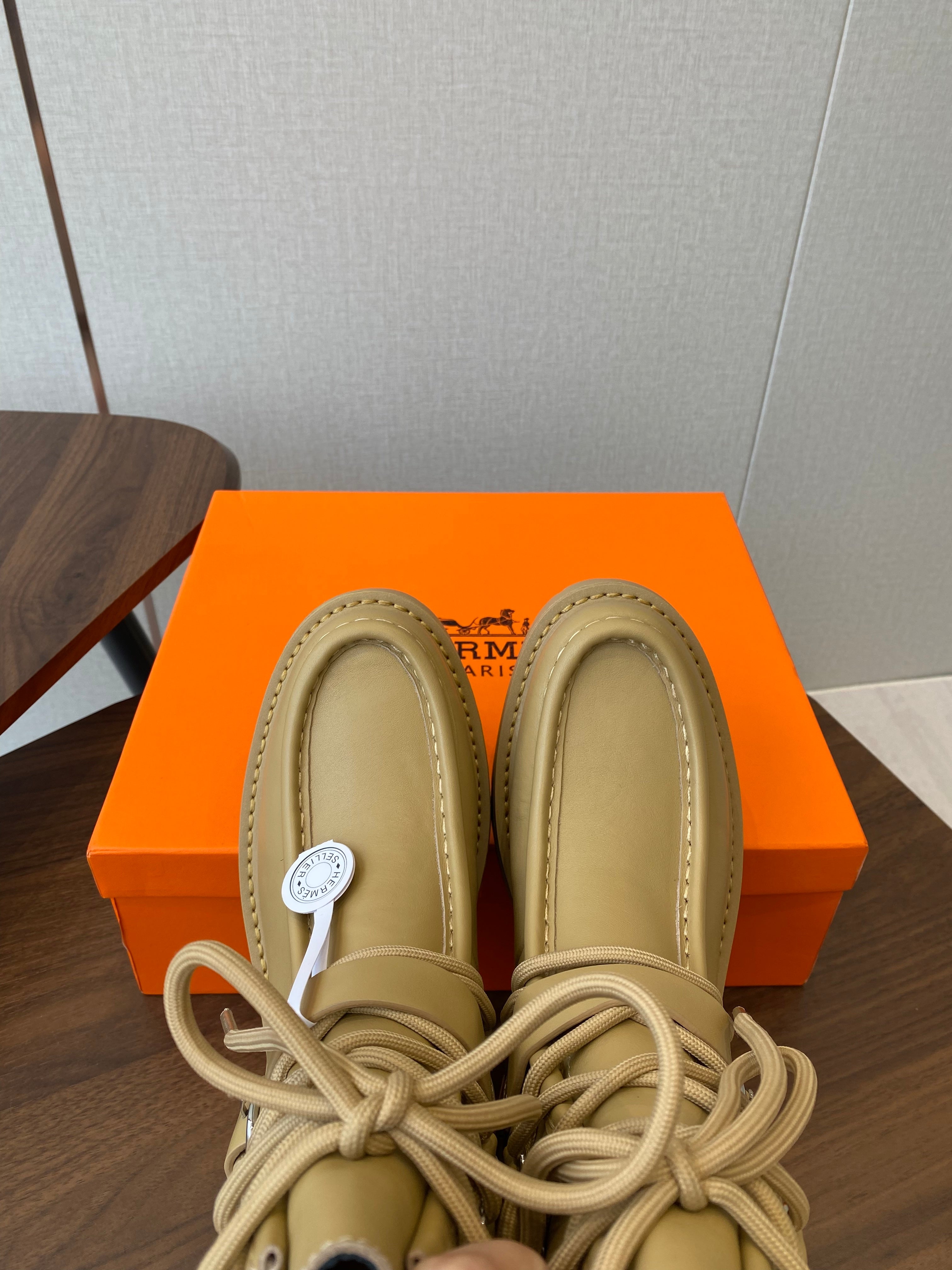 HM  25s Classic Boots Beige Cowhide  422587