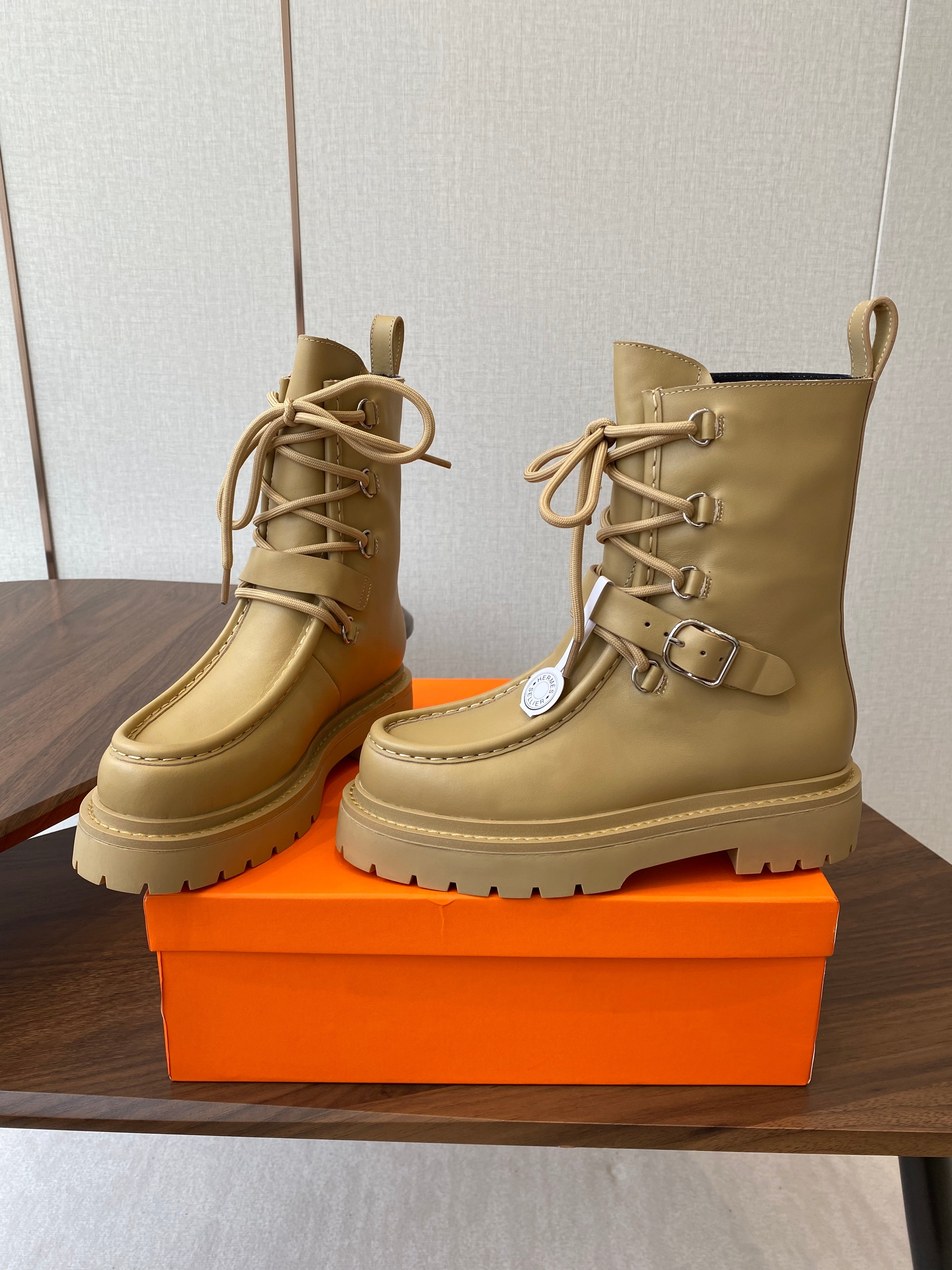 HM  25s Classic Boots Beige Cowhide  422587