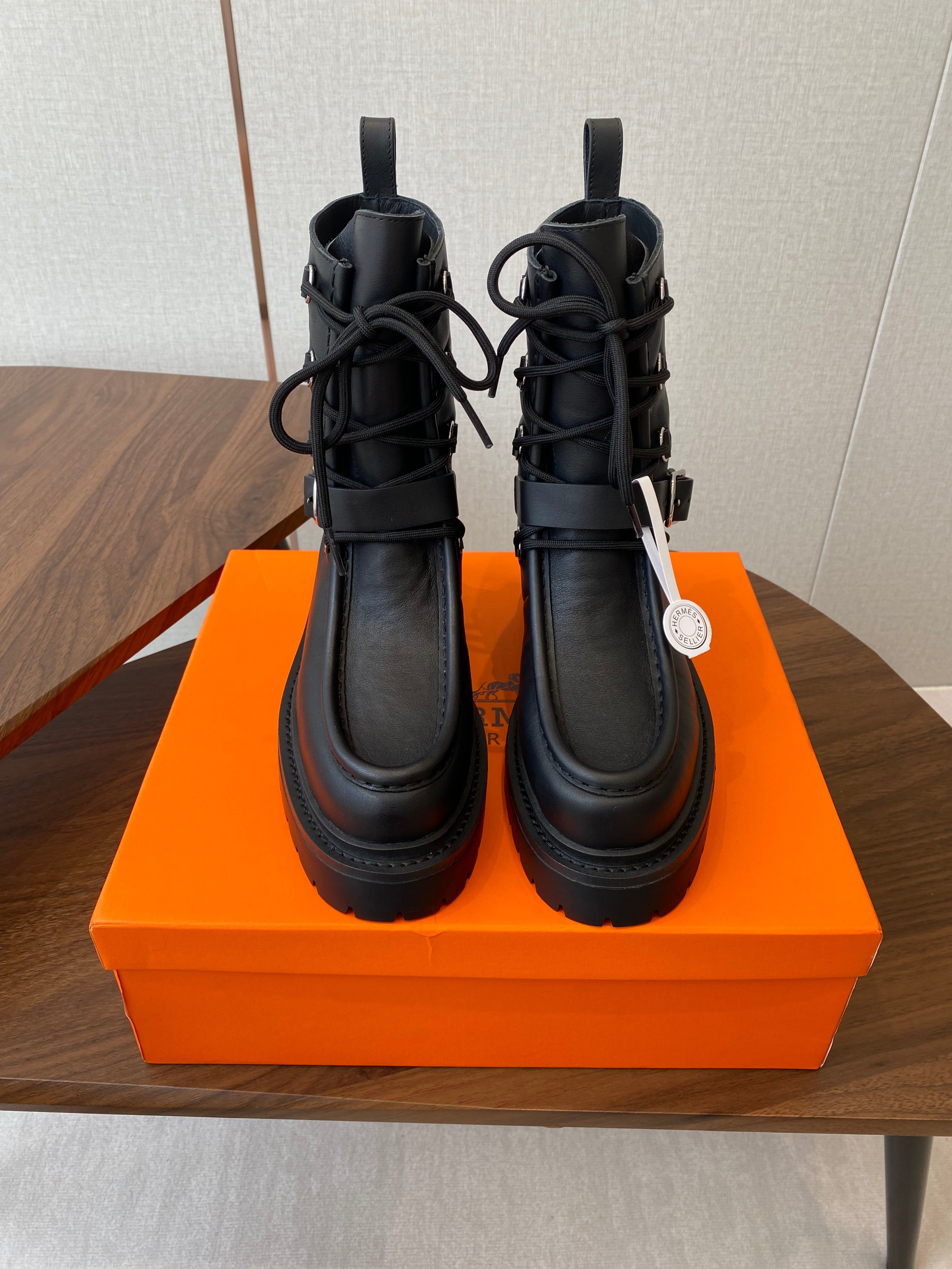 HM  25s Classic Boots Black Cowhide  422588