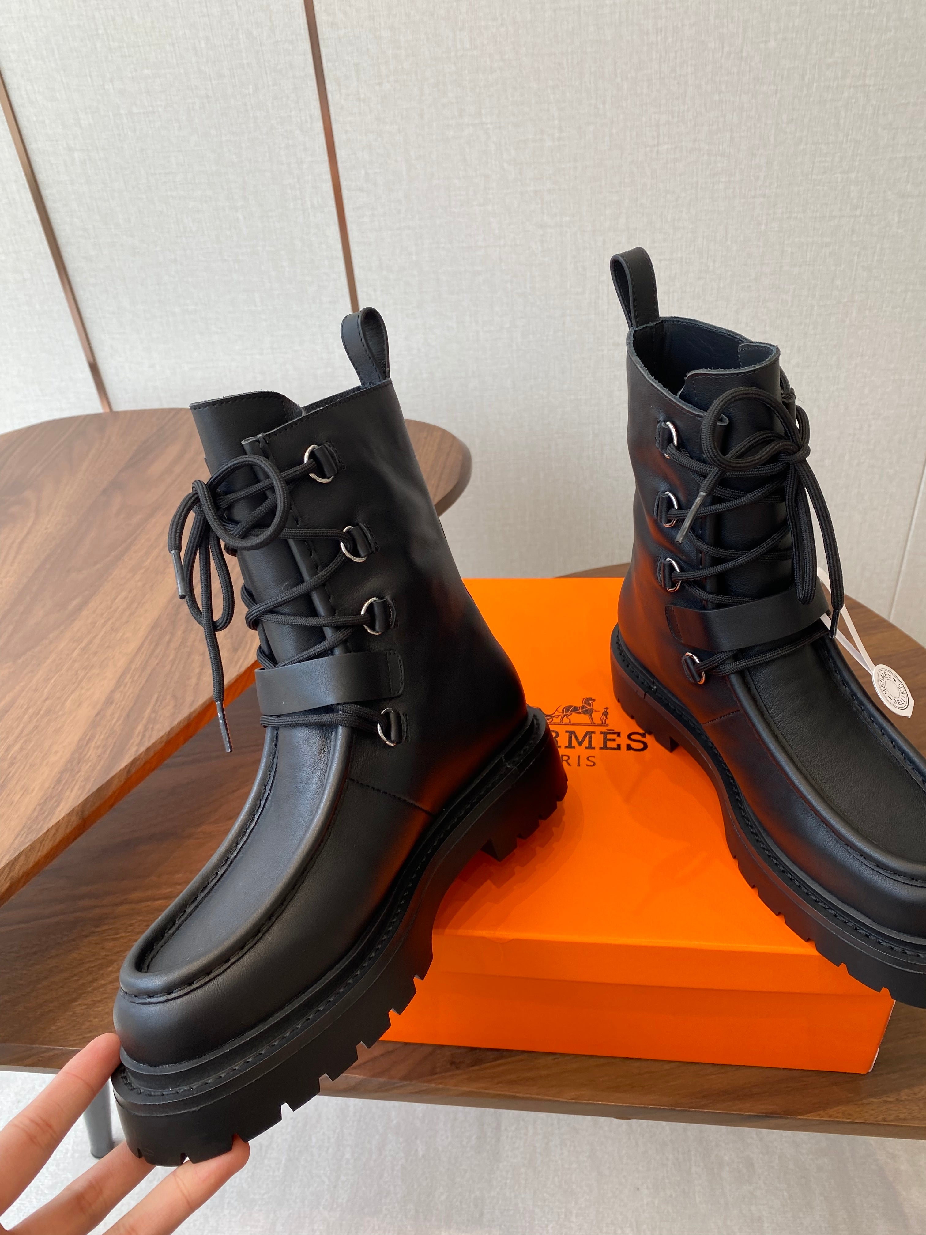 HM  25s Classic Boots Black Cowhide  422588