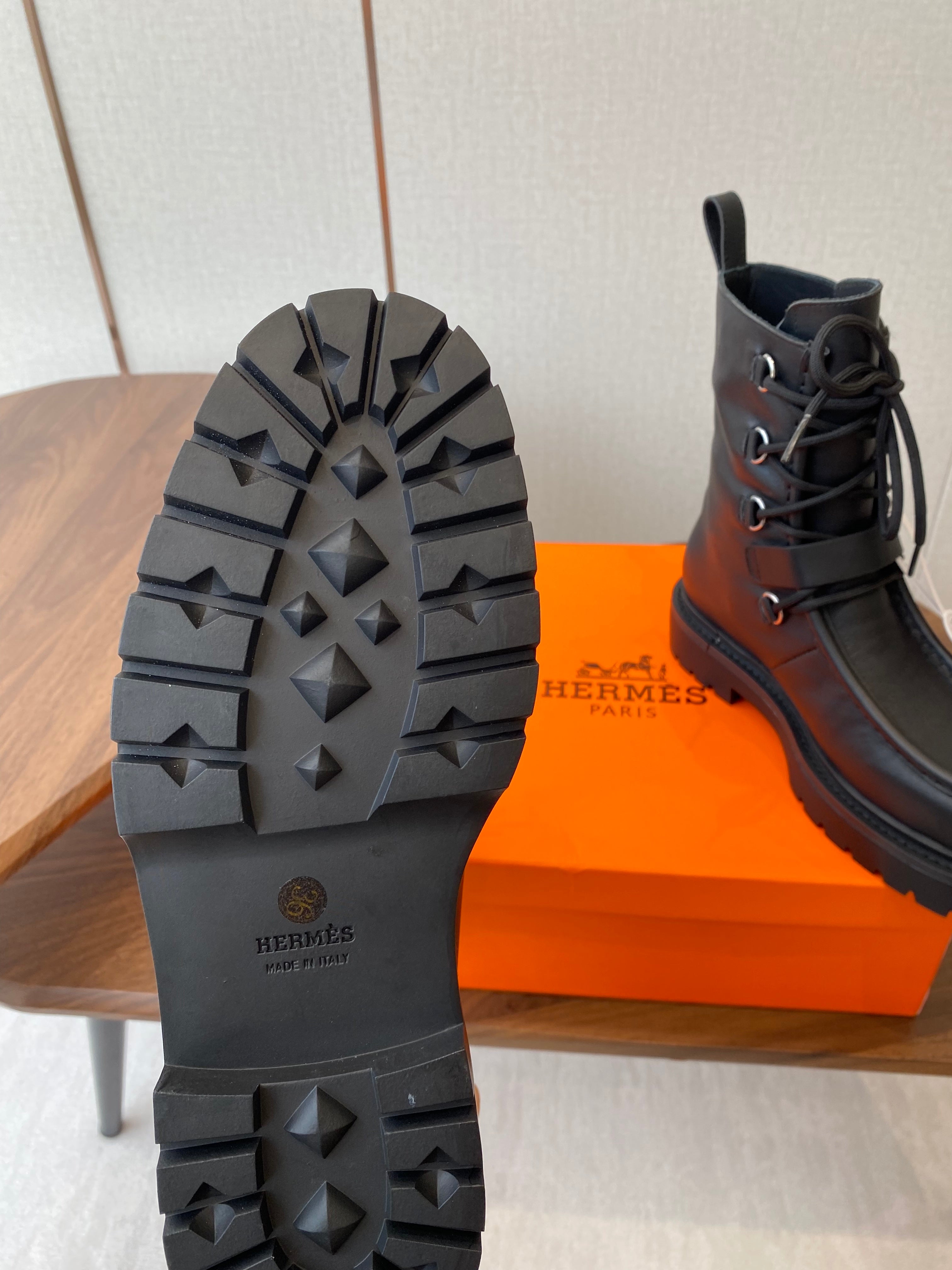 HM  25s Classic Boots Black Cowhide  422588