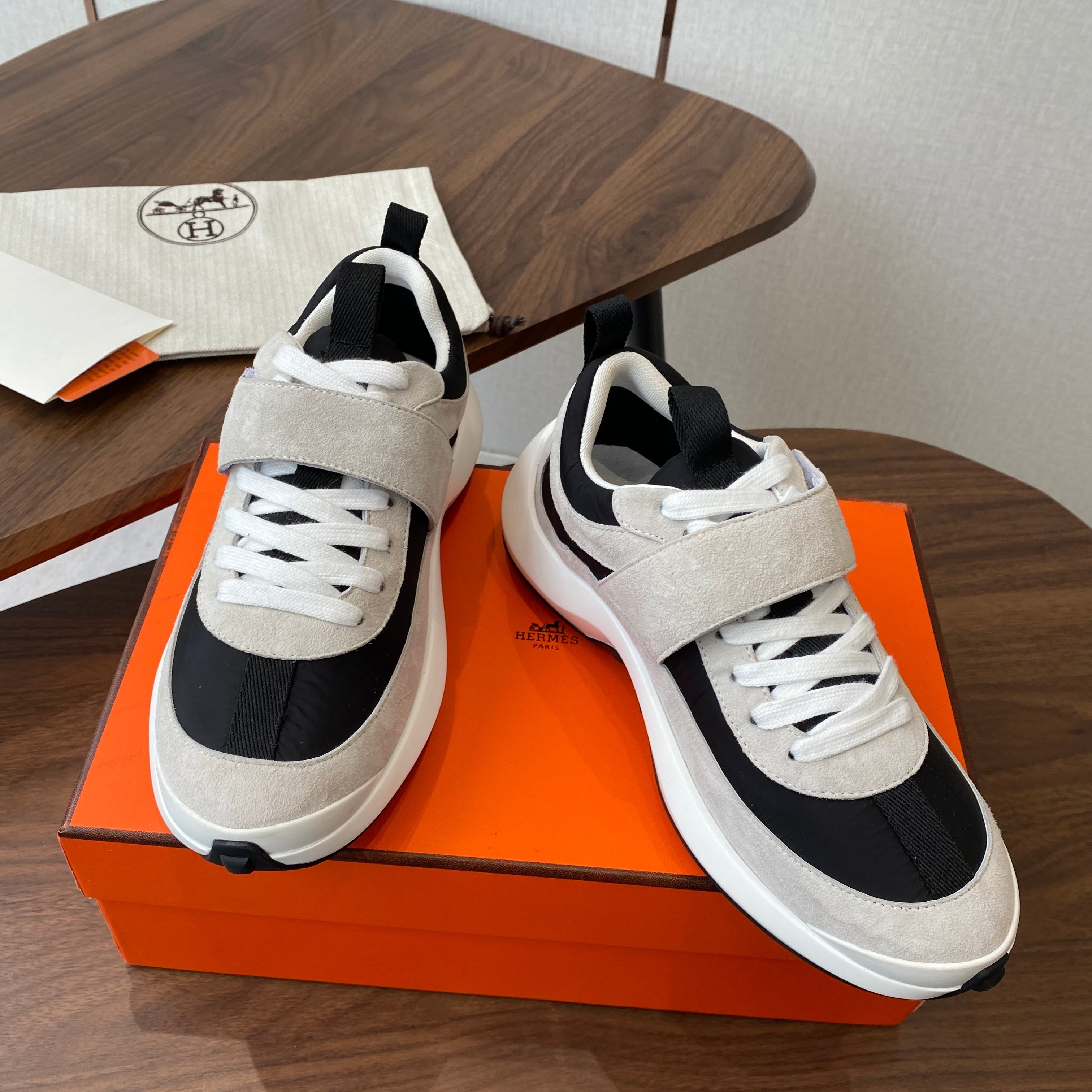 HM couple's sneakers white gray black rubber material